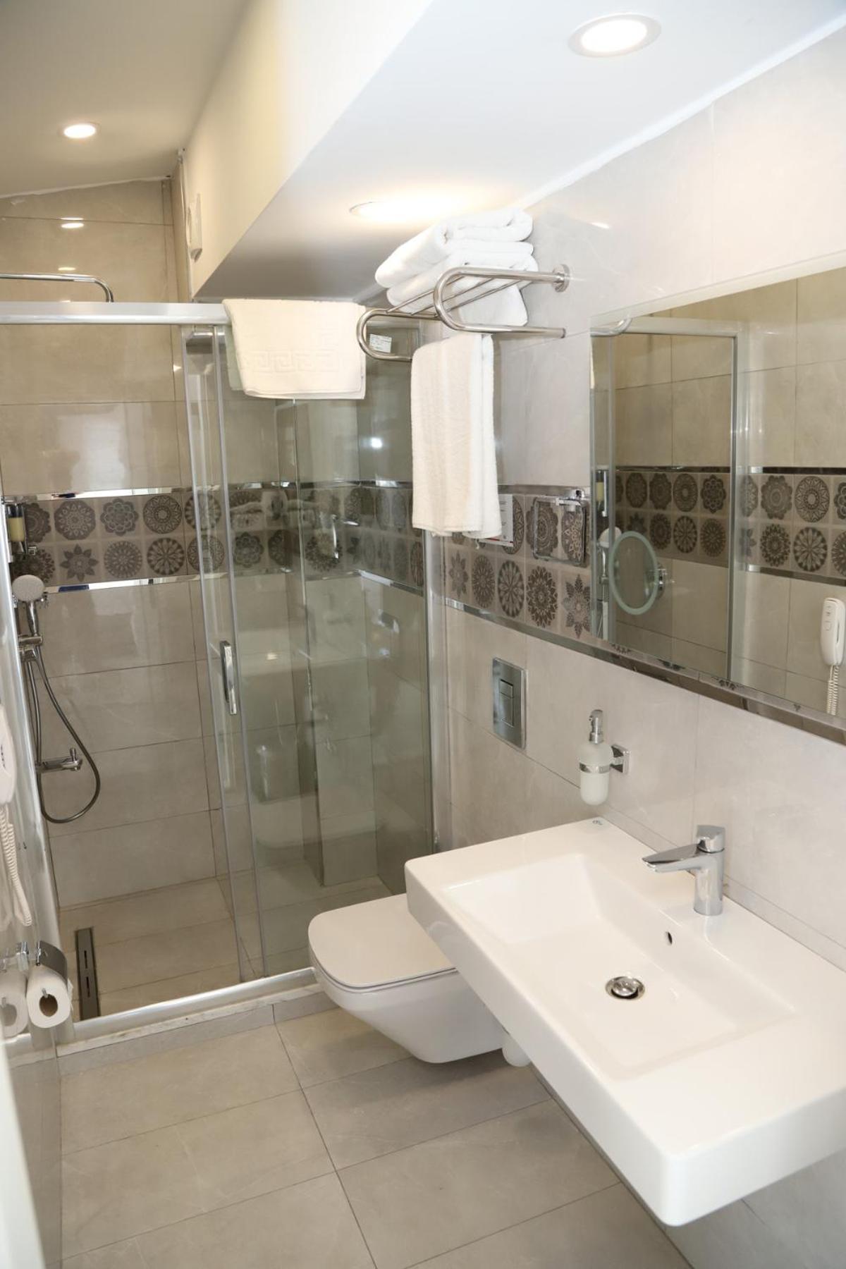 Triple Room with Balcony photo 3