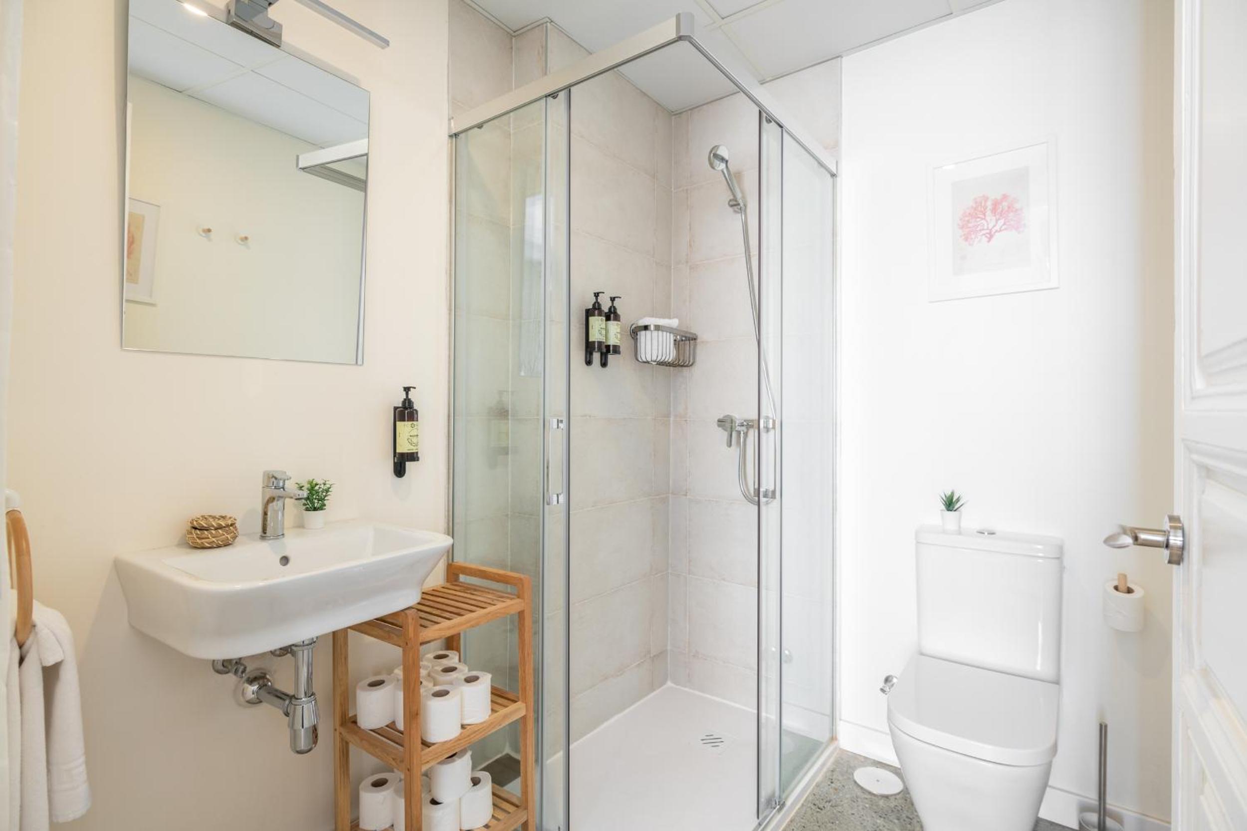 Premium Two-Bedroom Apartment - Photo 4
