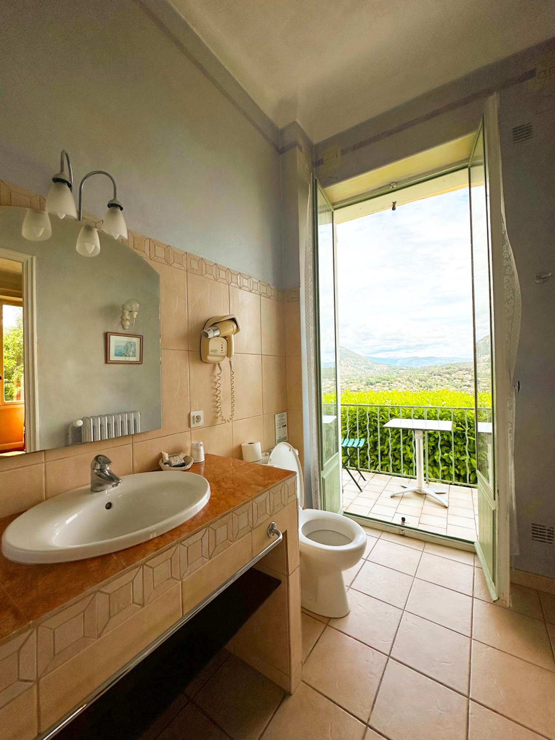 Large double room with balcony and panoramic view - Photo 6