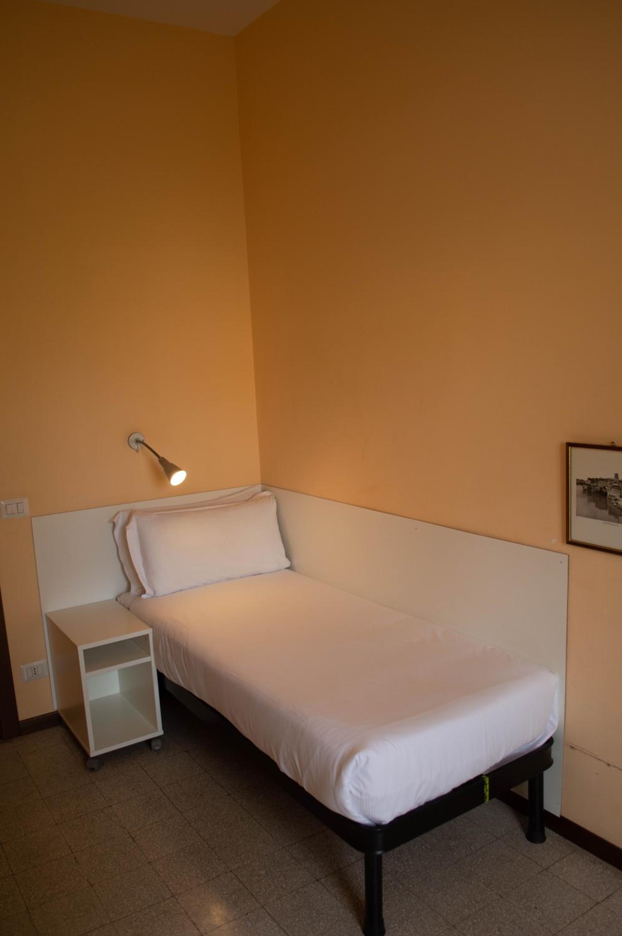 Economy Single Room with Shared Bathroom photo 1
