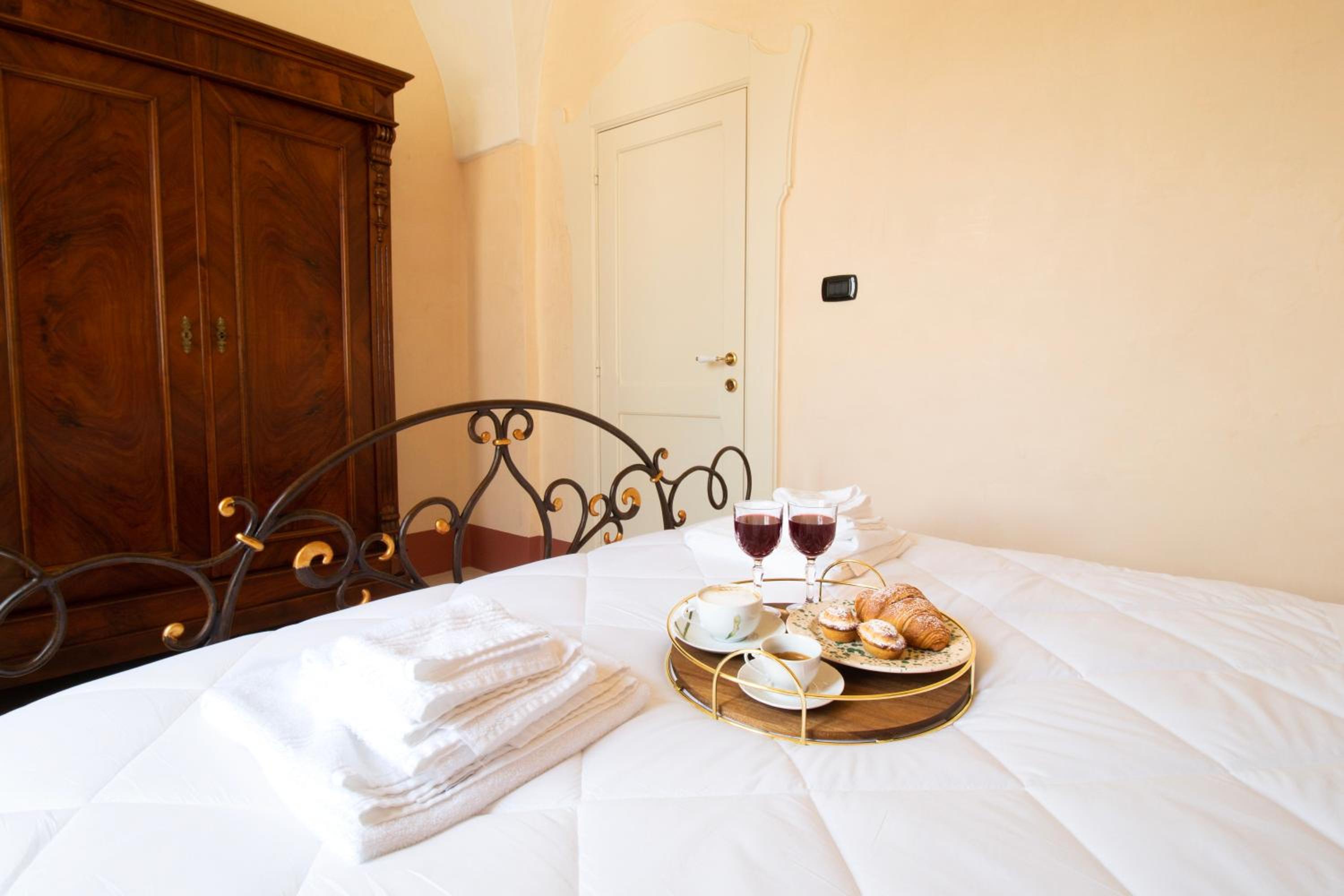 Junior Suite with Terrace - Photo 2