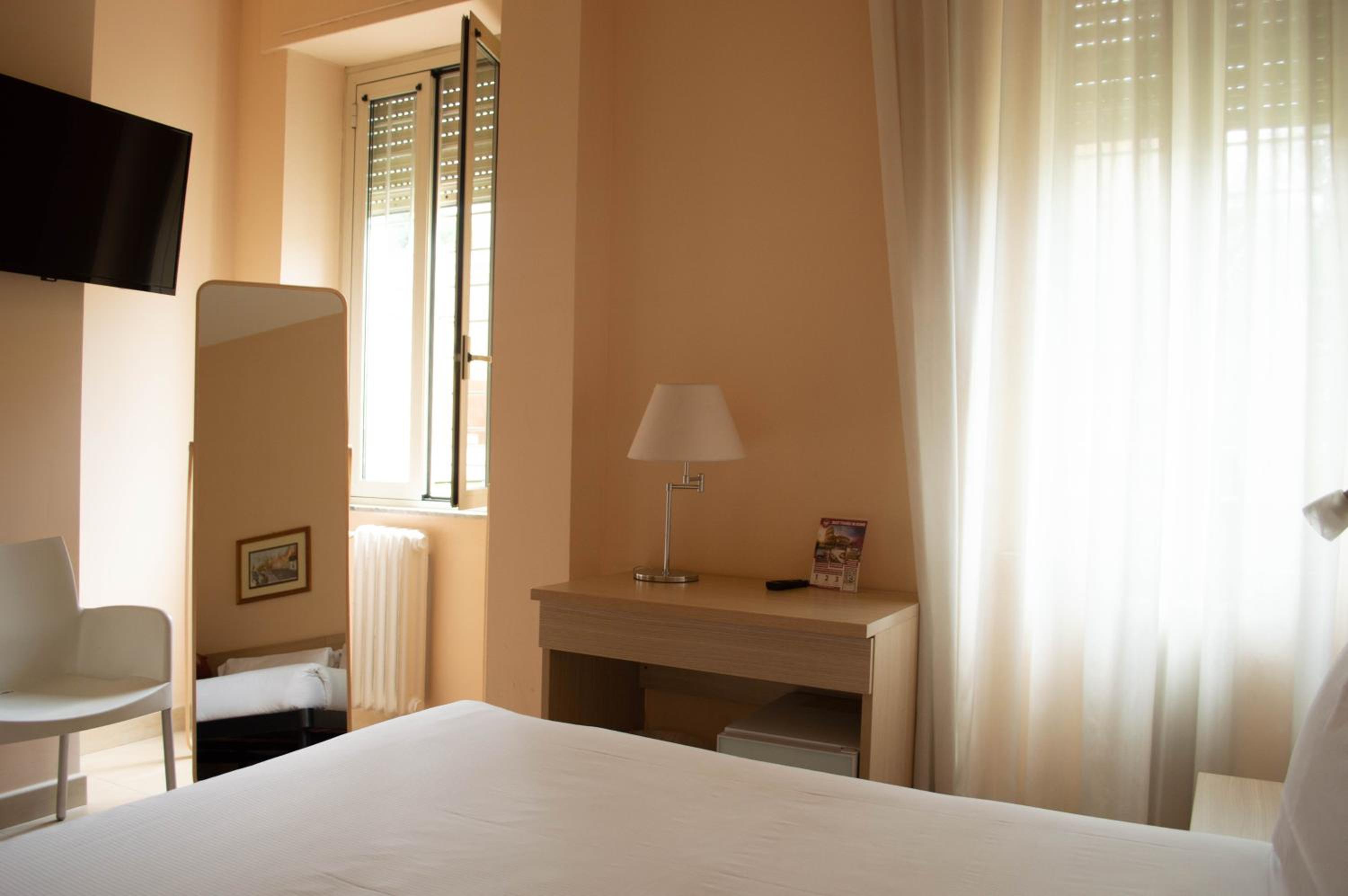 Twin Room with Private Bathroom photo 1