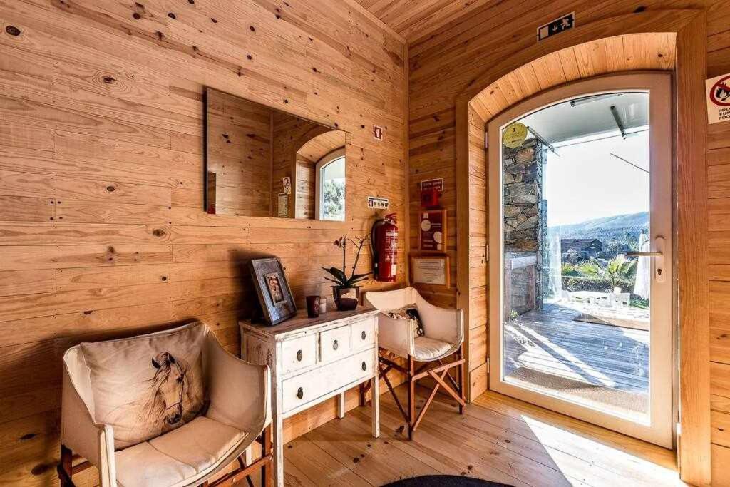 Six-Bedroom House - Photo 1