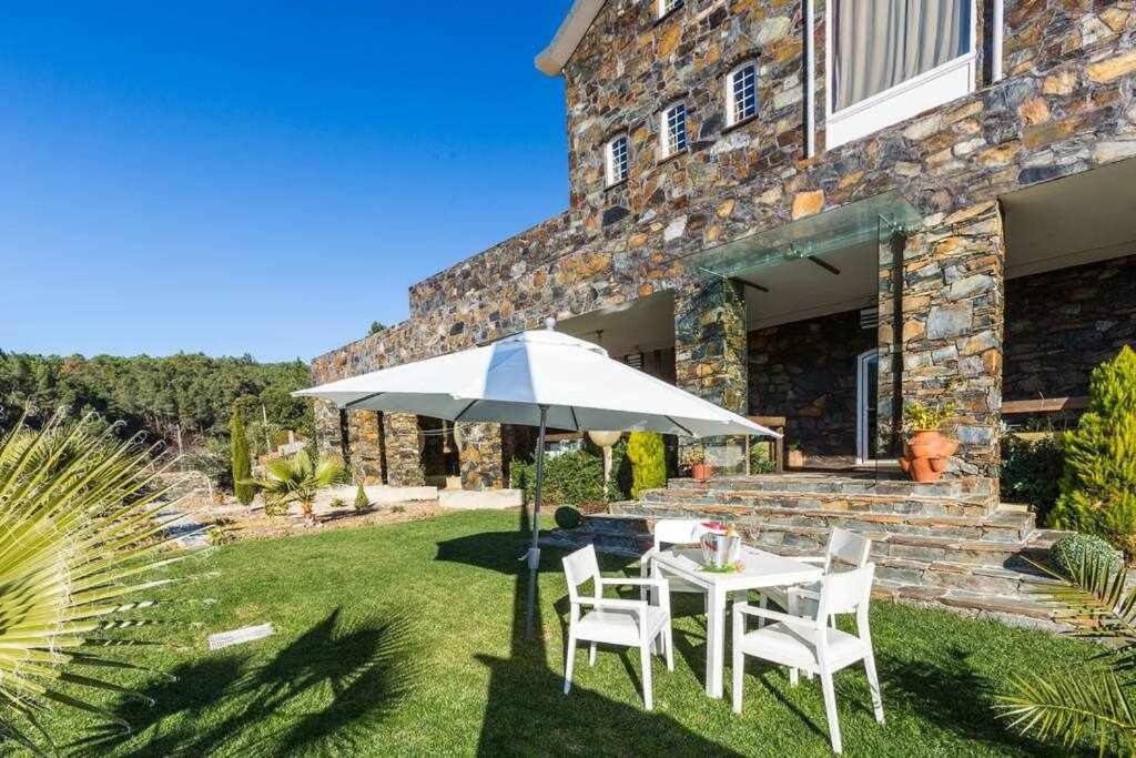 Six-Bedroom House - Photo 13