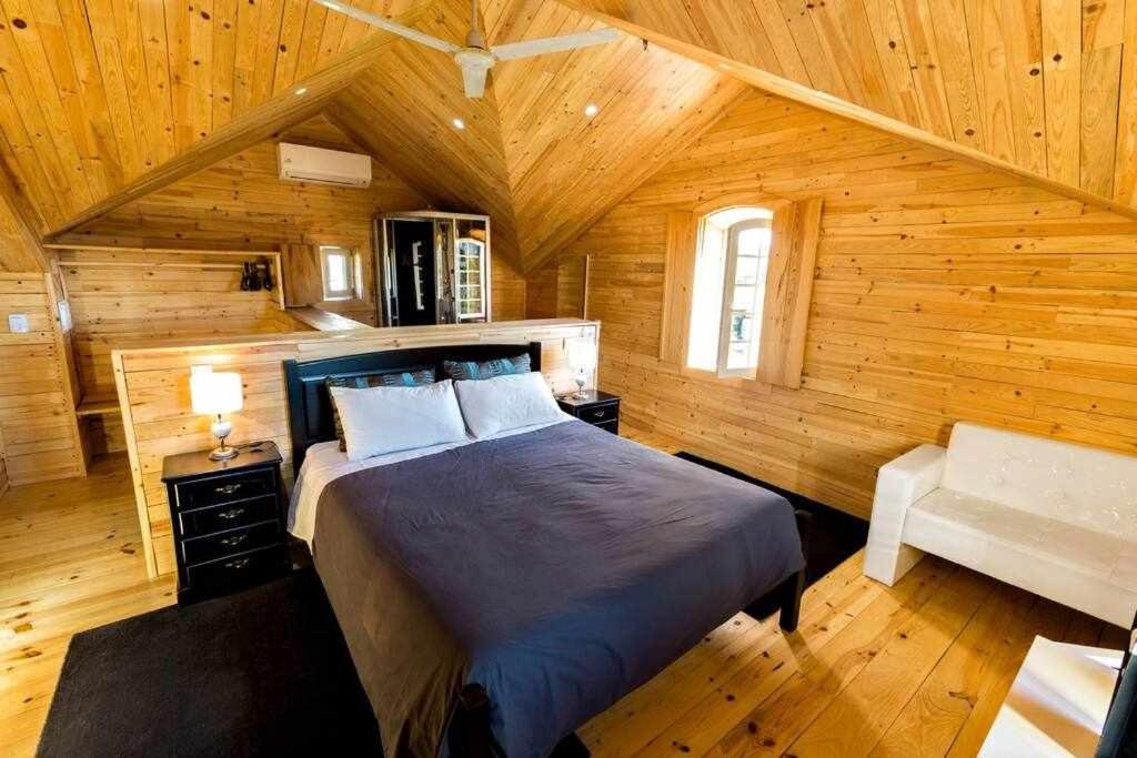 Six-Bedroom House - Photo 16