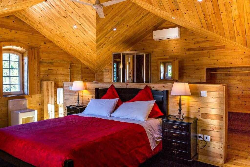 Six-Bedroom House - Photo 18