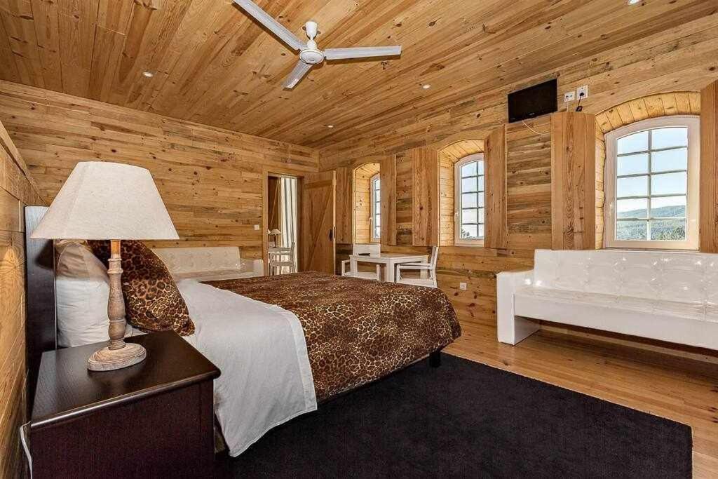 Six-Bedroom House - Photo 22