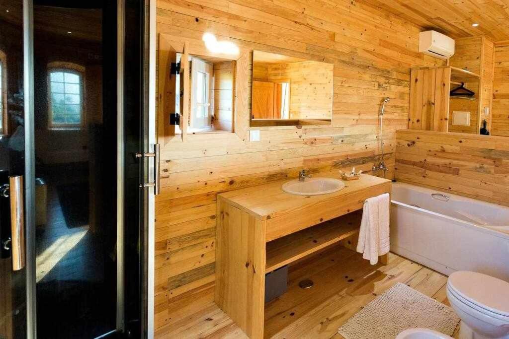 Six-Bedroom House - Photo 23