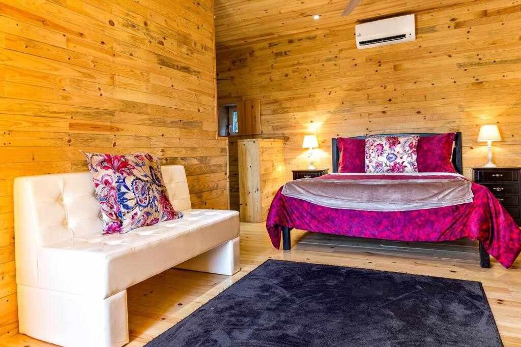 Six-Bedroom House - Photo 24