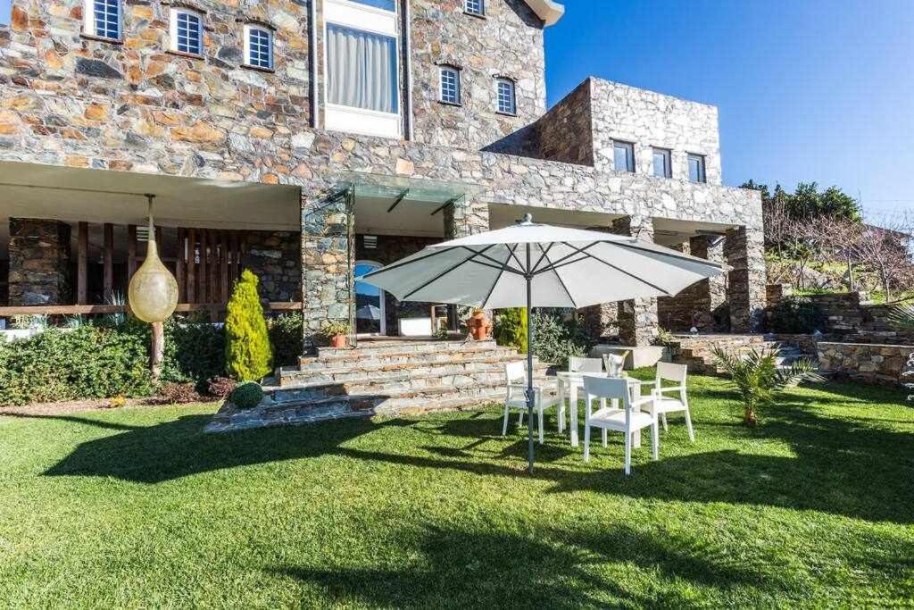 Six-Bedroom House - Photo 27