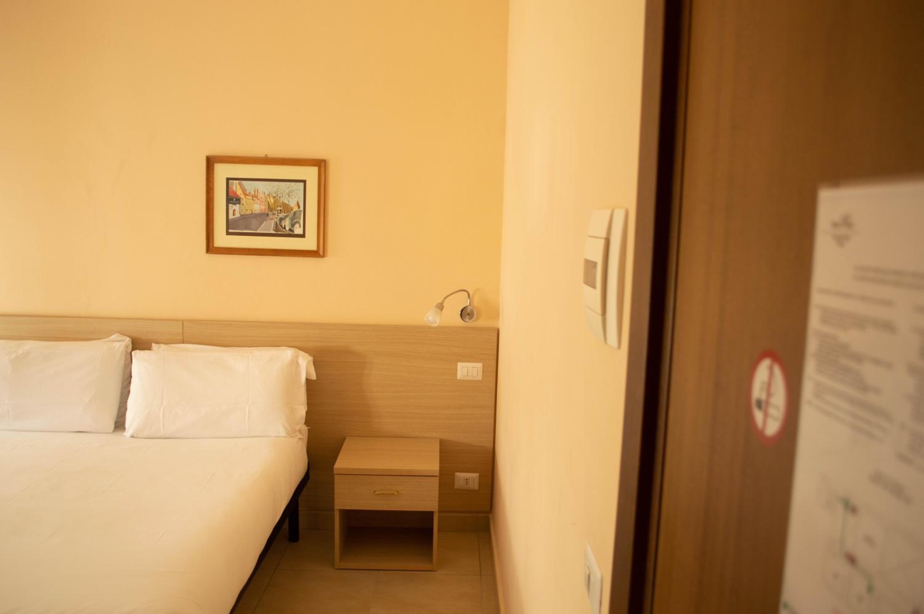 Double Room with Private Bathroom photo 2