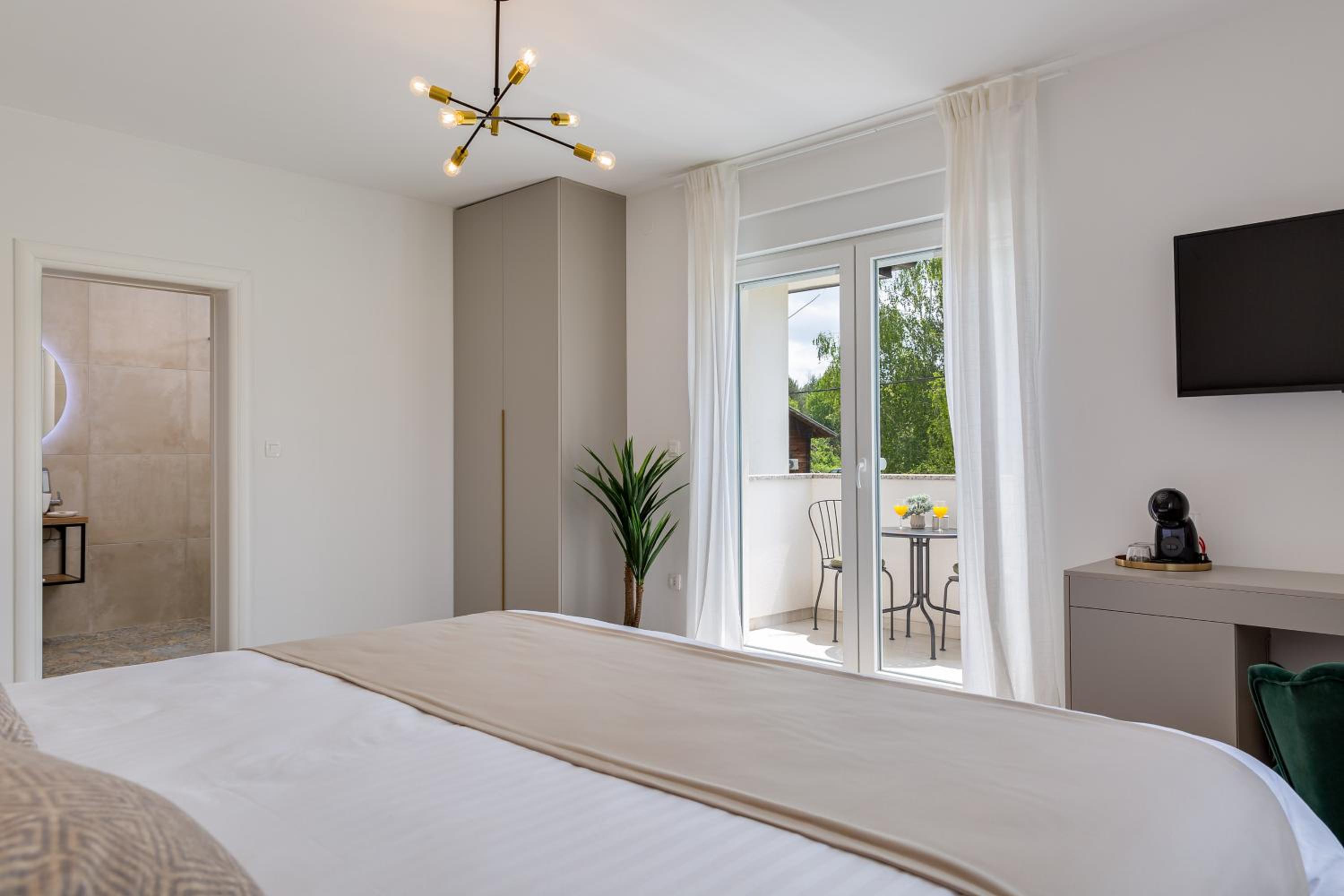 Deluxe Double Room with Balcony - Photo 1