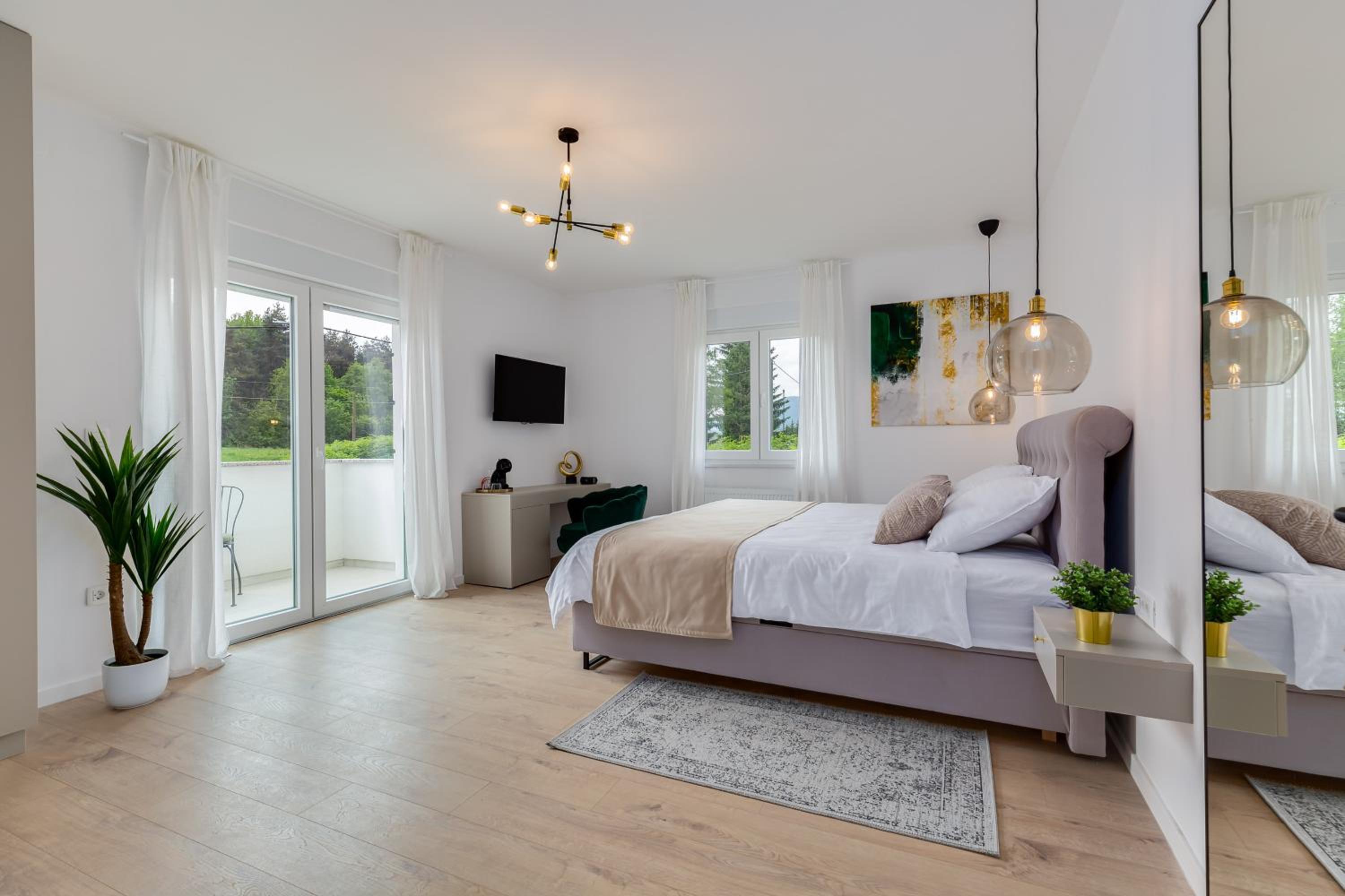 Deluxe Double Room with Balcony - Photo 6