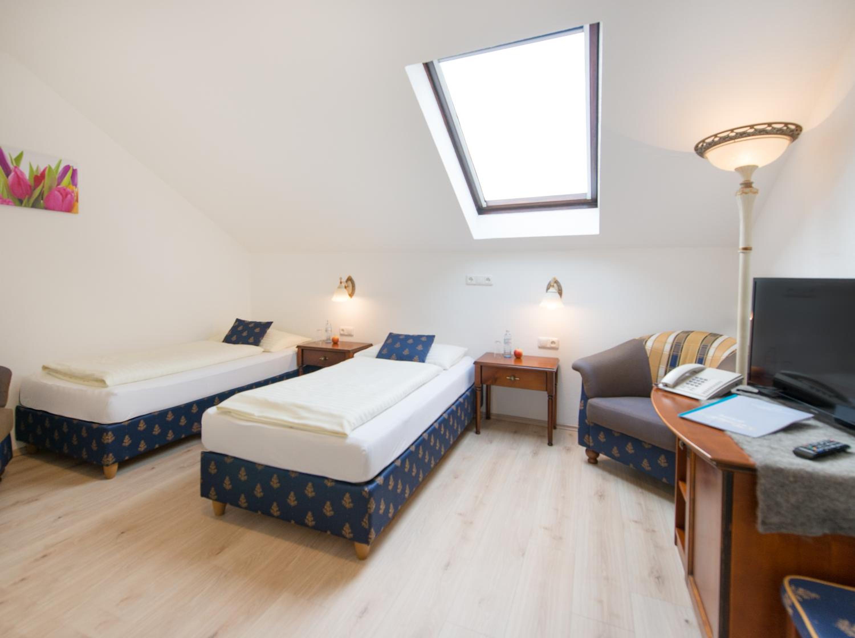 Standard Double Room - Photo 2
