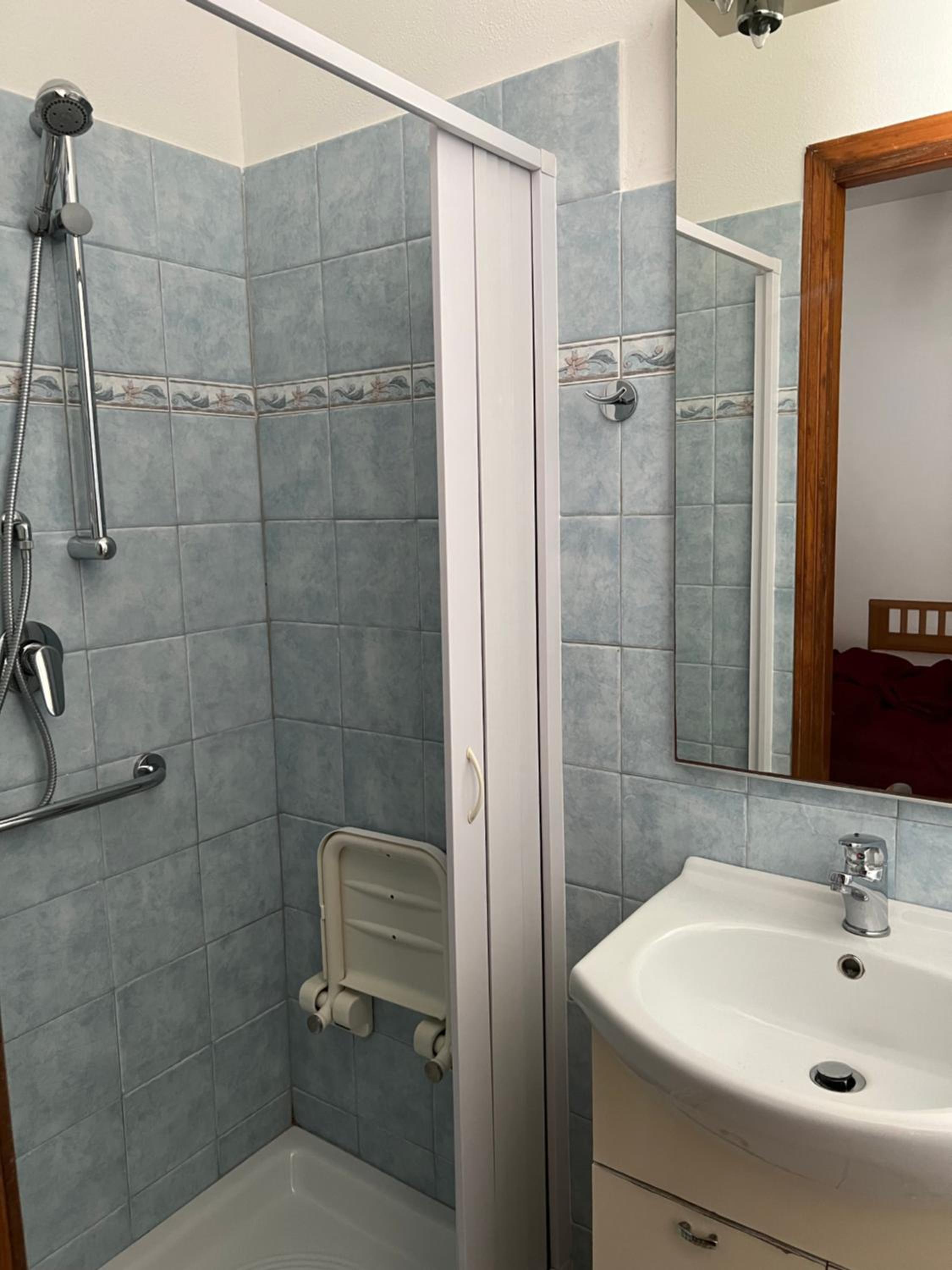 Two-Bedroom Apartment with Mountain View photo 3
