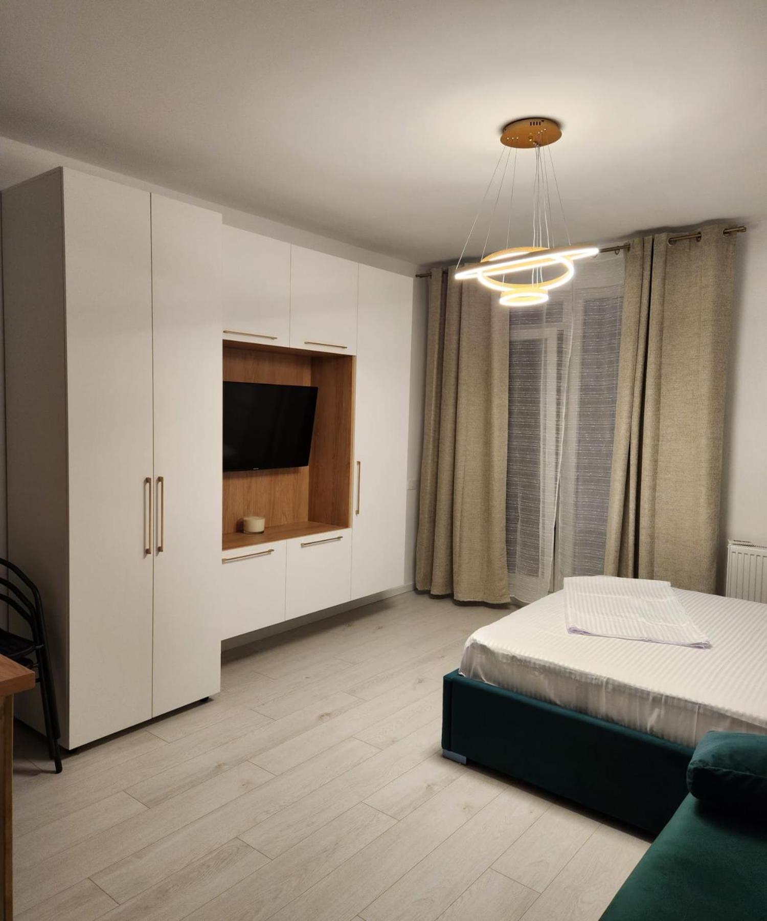 One-Bedroom Apartment photo 1