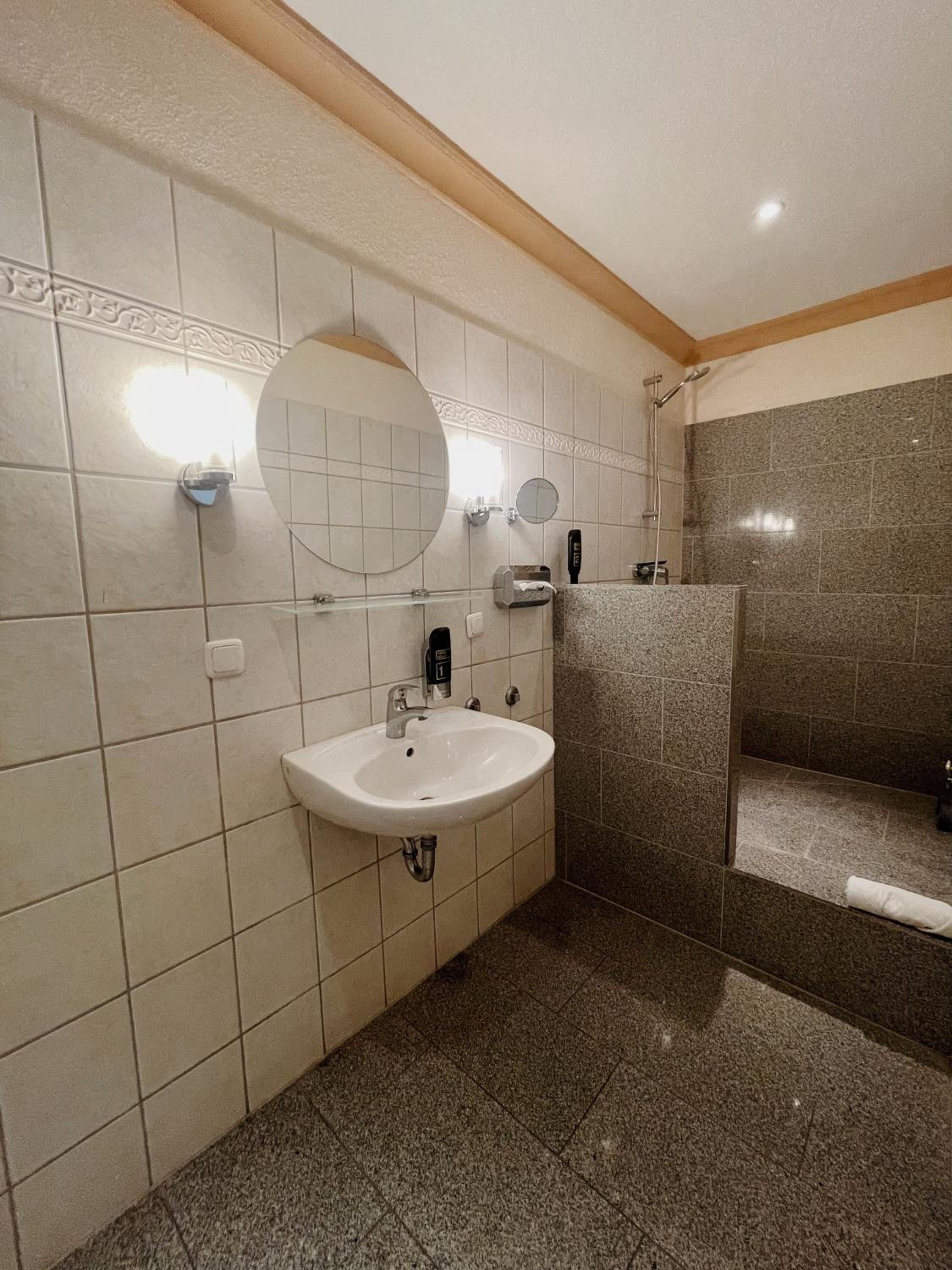 Three-Bedroom Apartment - Photo 3