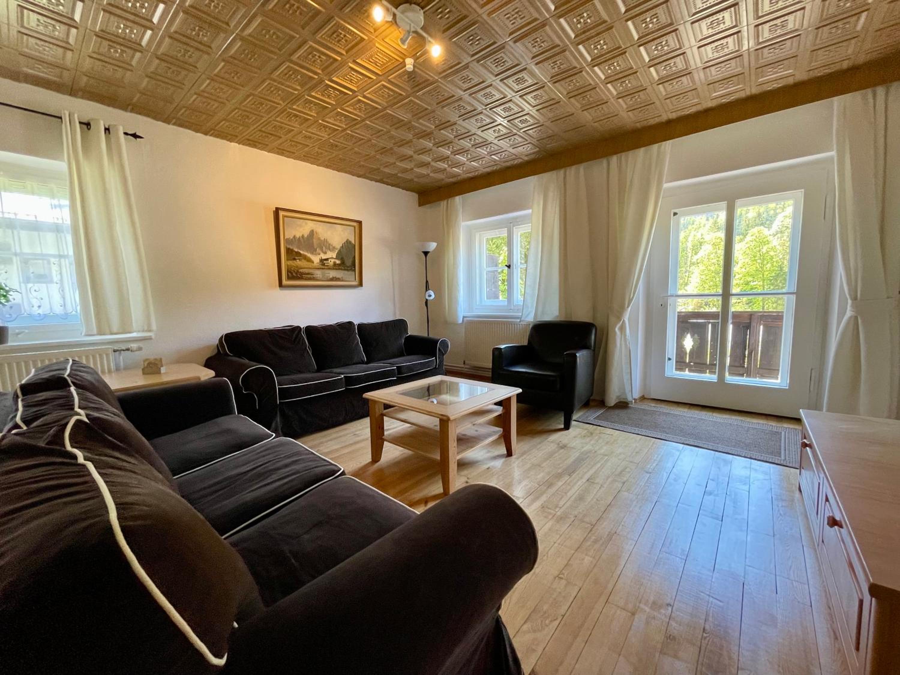 Three-Bedroom Apartment with Mountain View photo 1