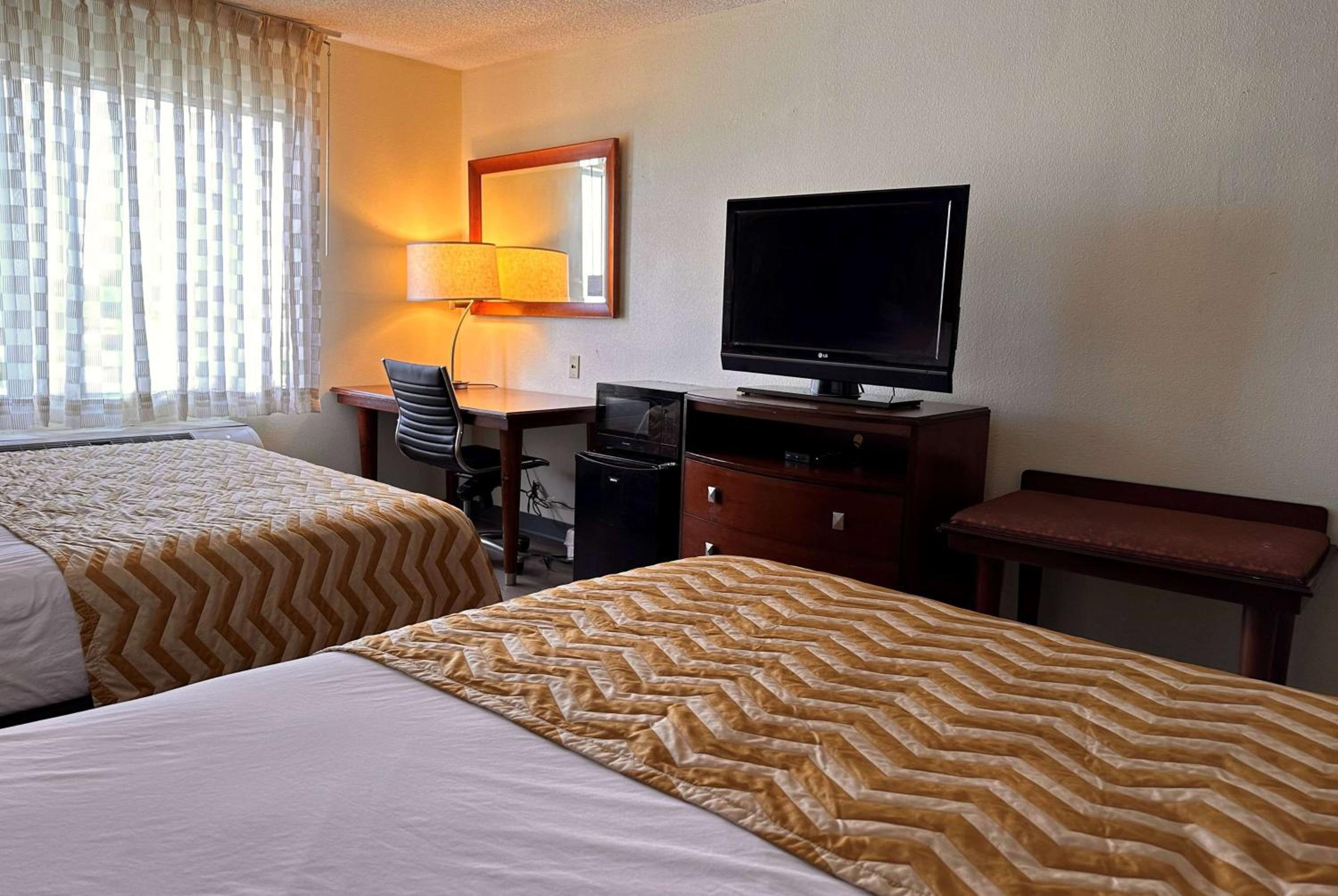 Double Room with Two Double Beds - Non-Smoking photo 3
