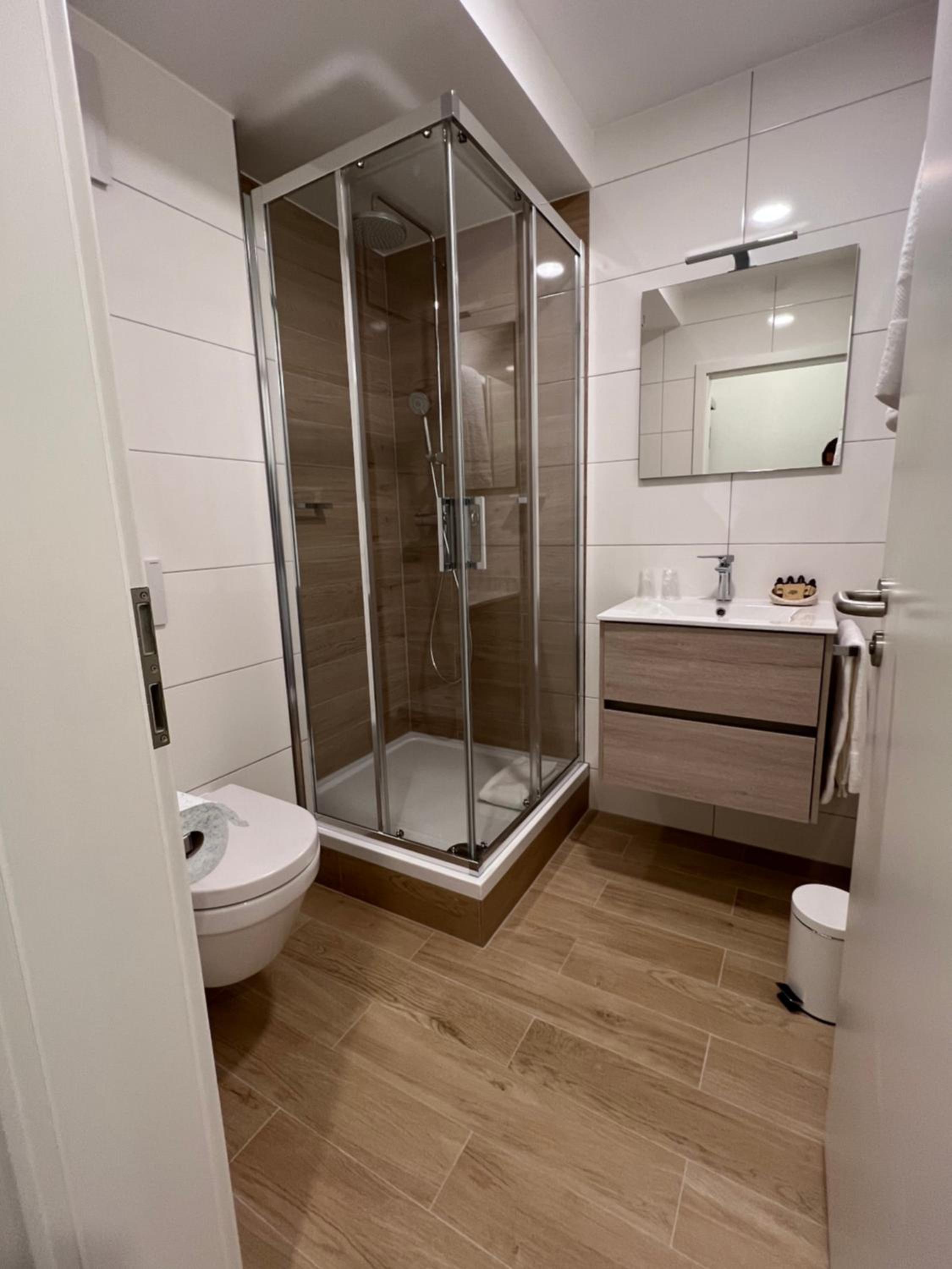 Small Double or Twin Room photo 2