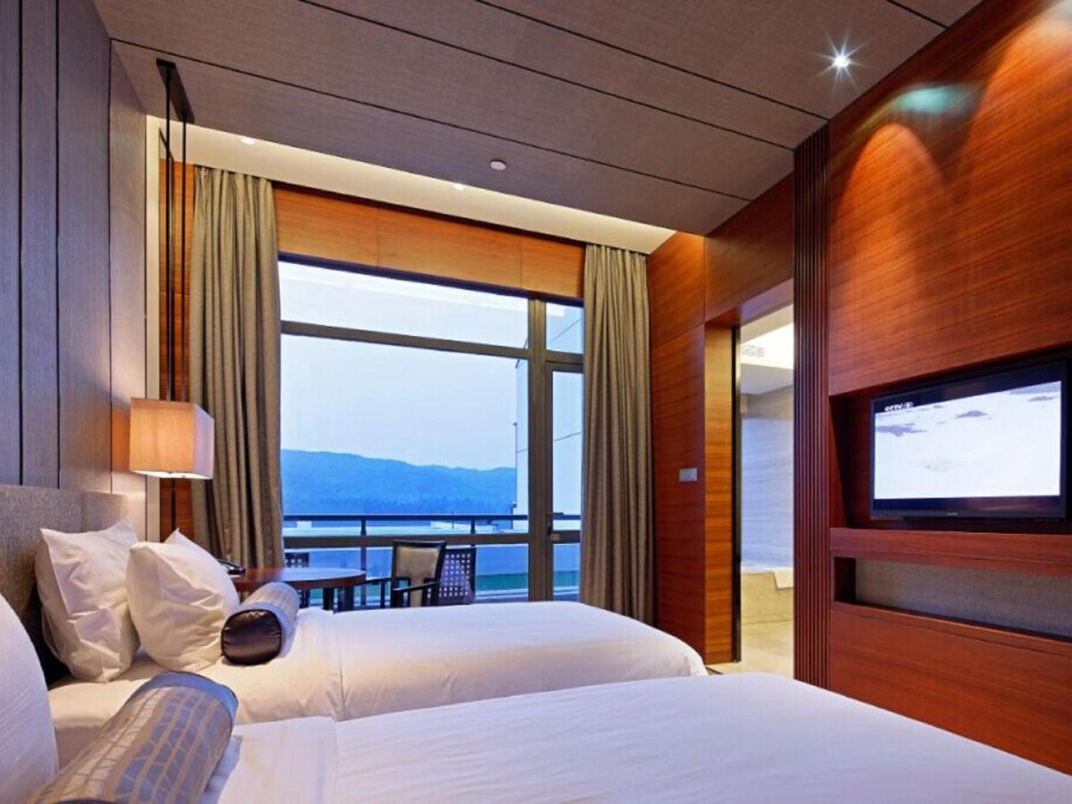 Deluxe Twin Room with Mountain View