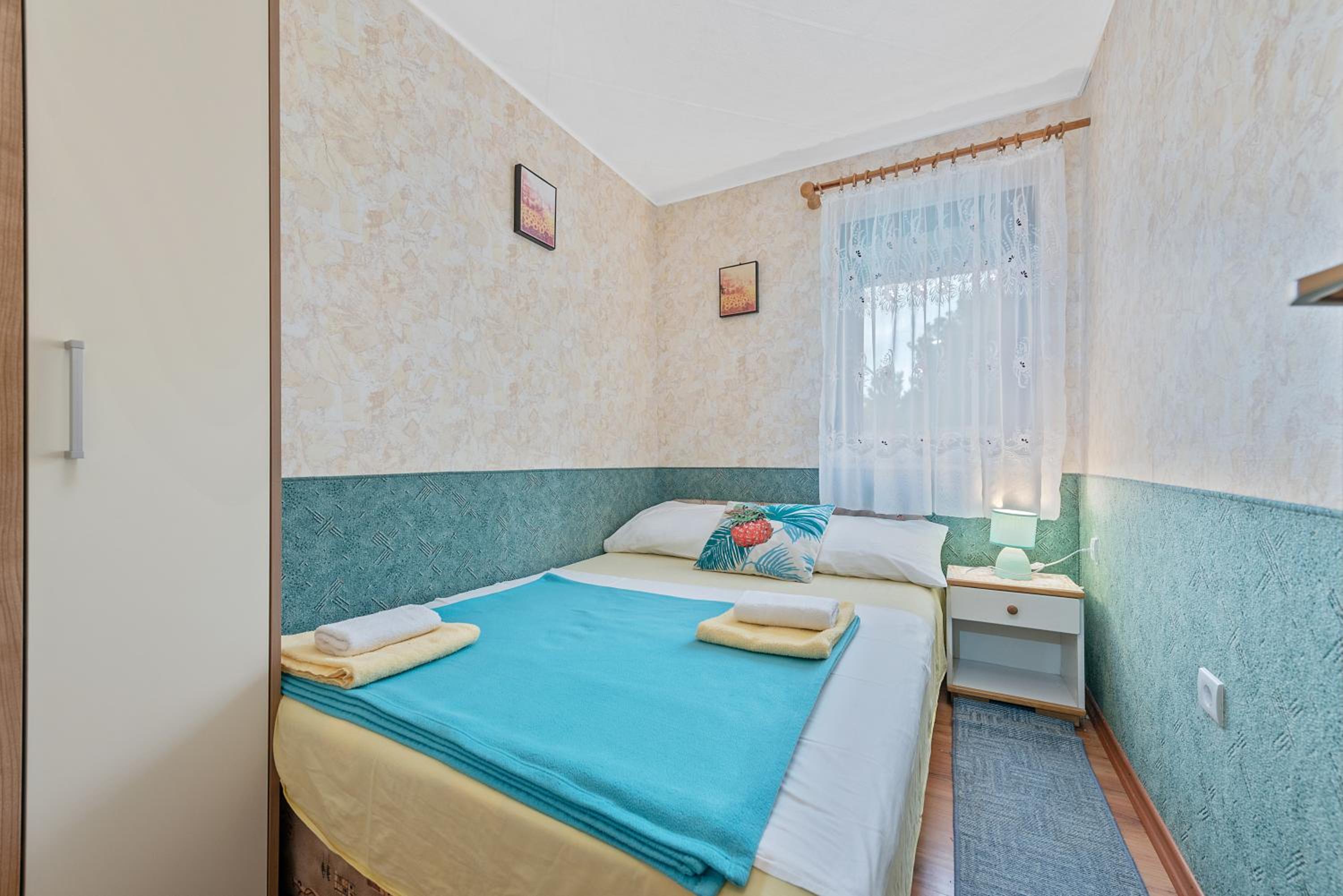 Economy Family Room with Terrace  photo 1