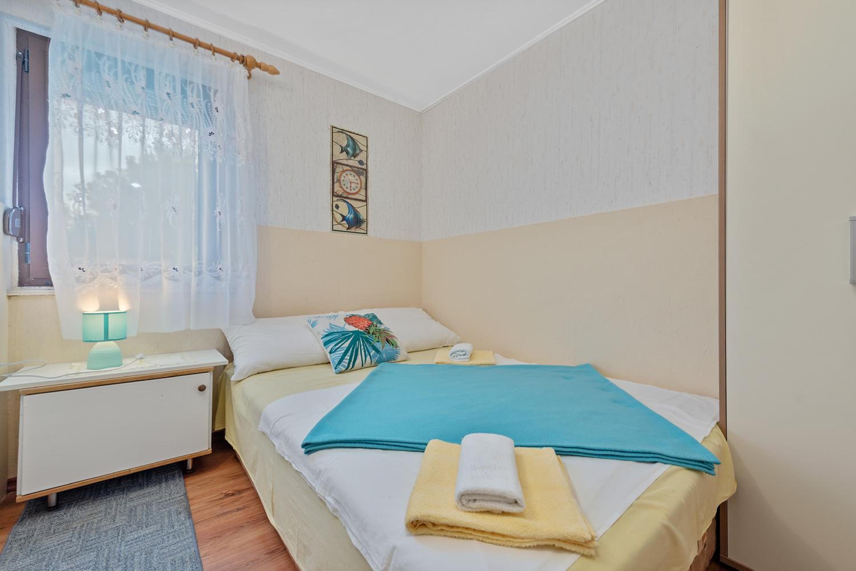 Economy Family Room with Terrace  photo 3
