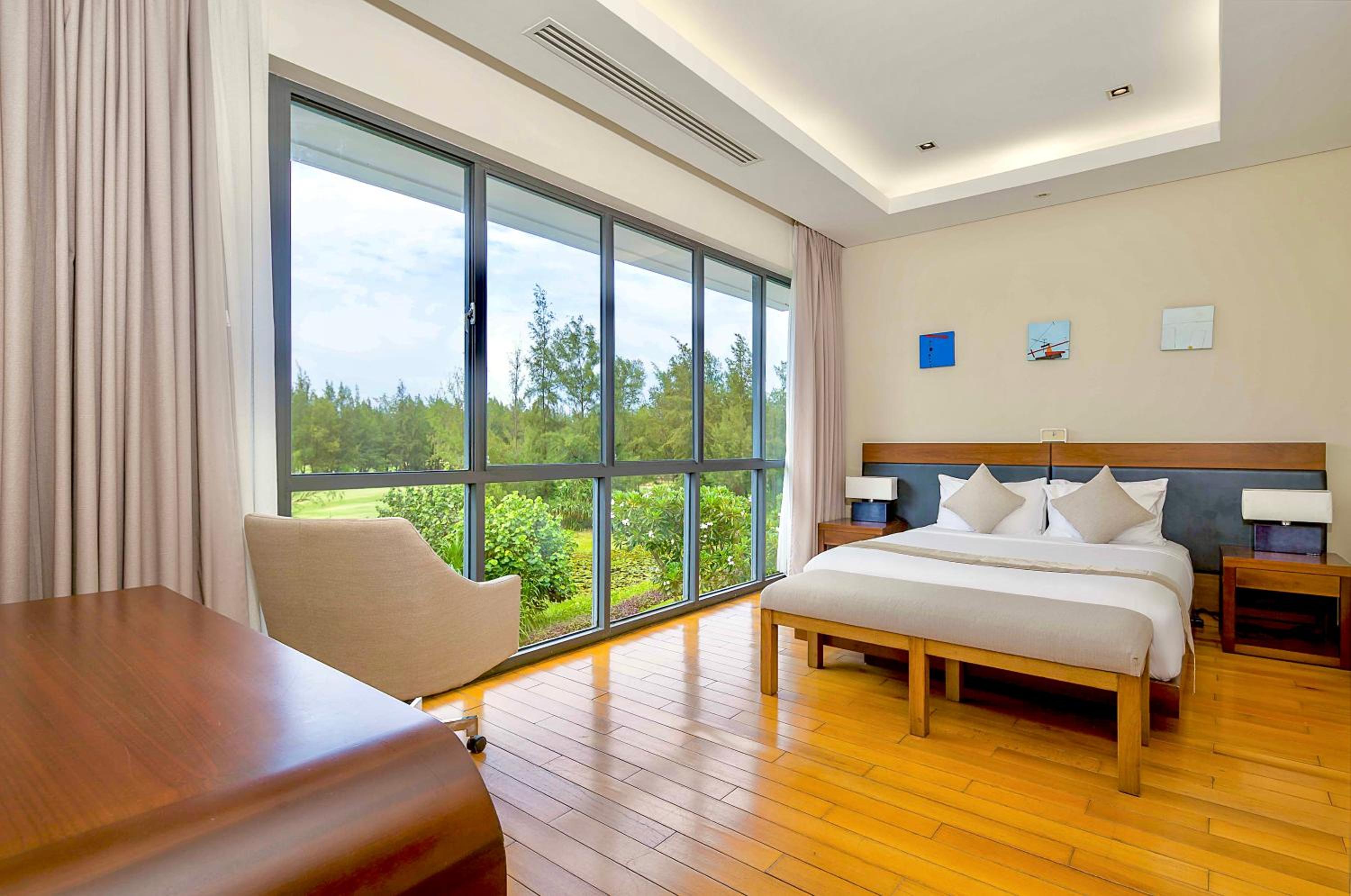 Villa with Garden View