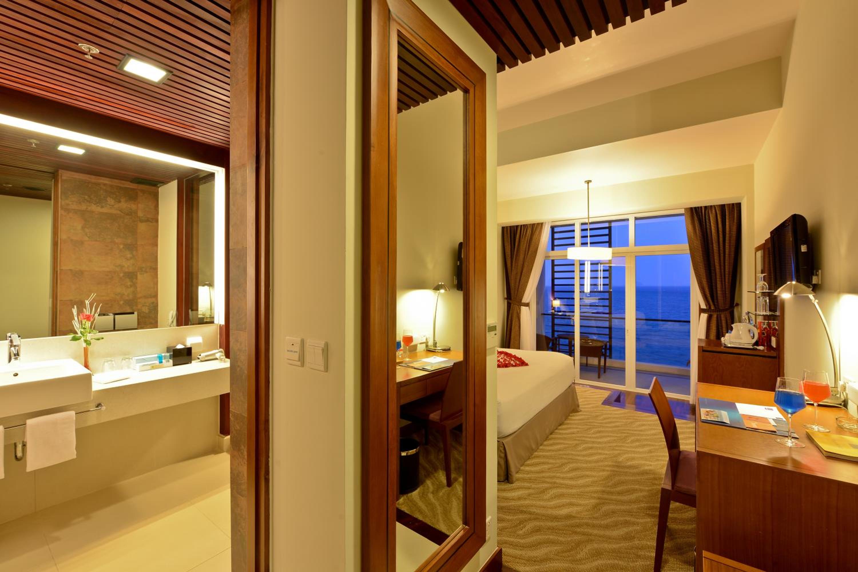 Superior Twin Room with Ocean View - Photo 8