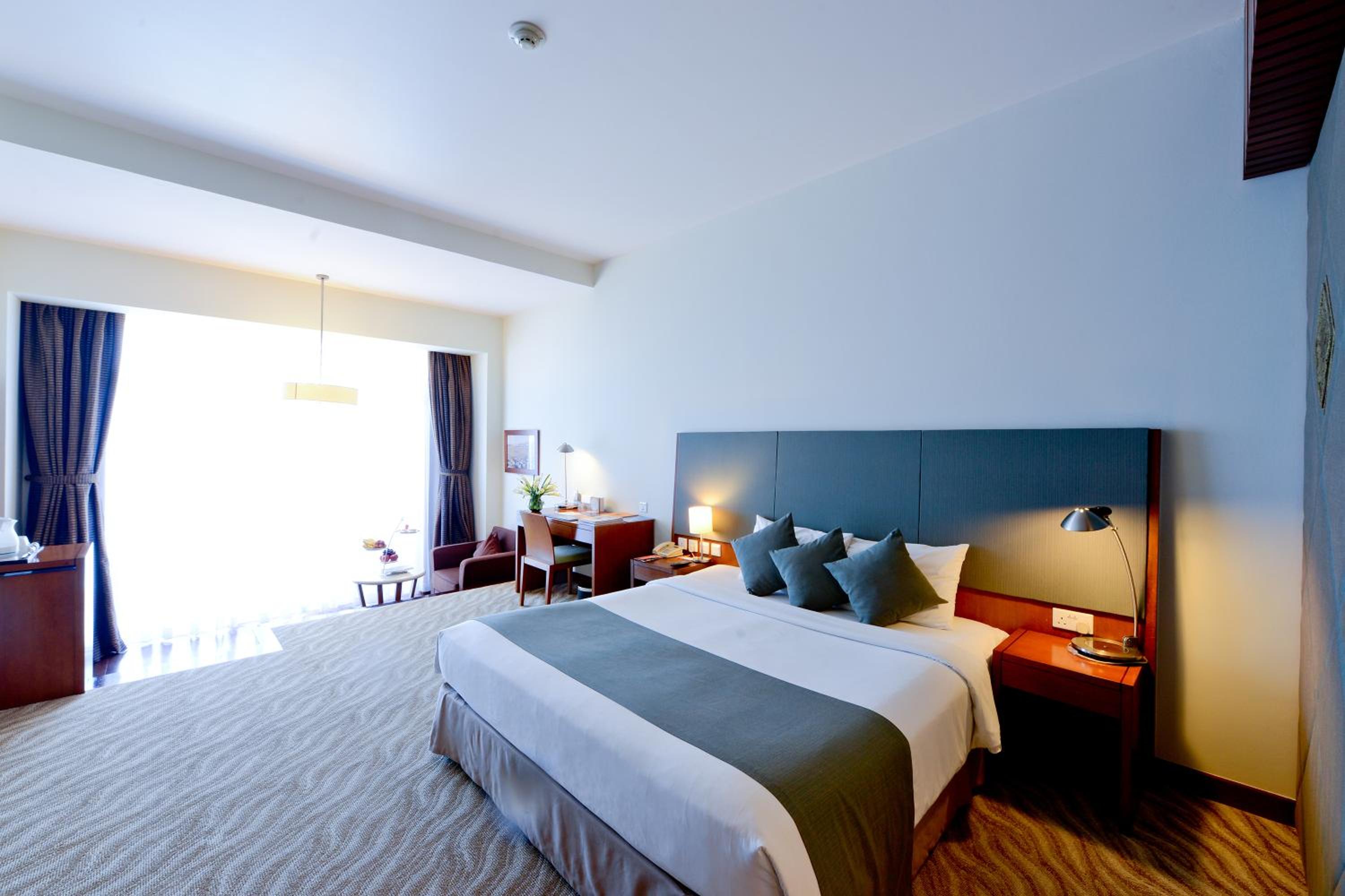 Deluxe King Room - Photo 5