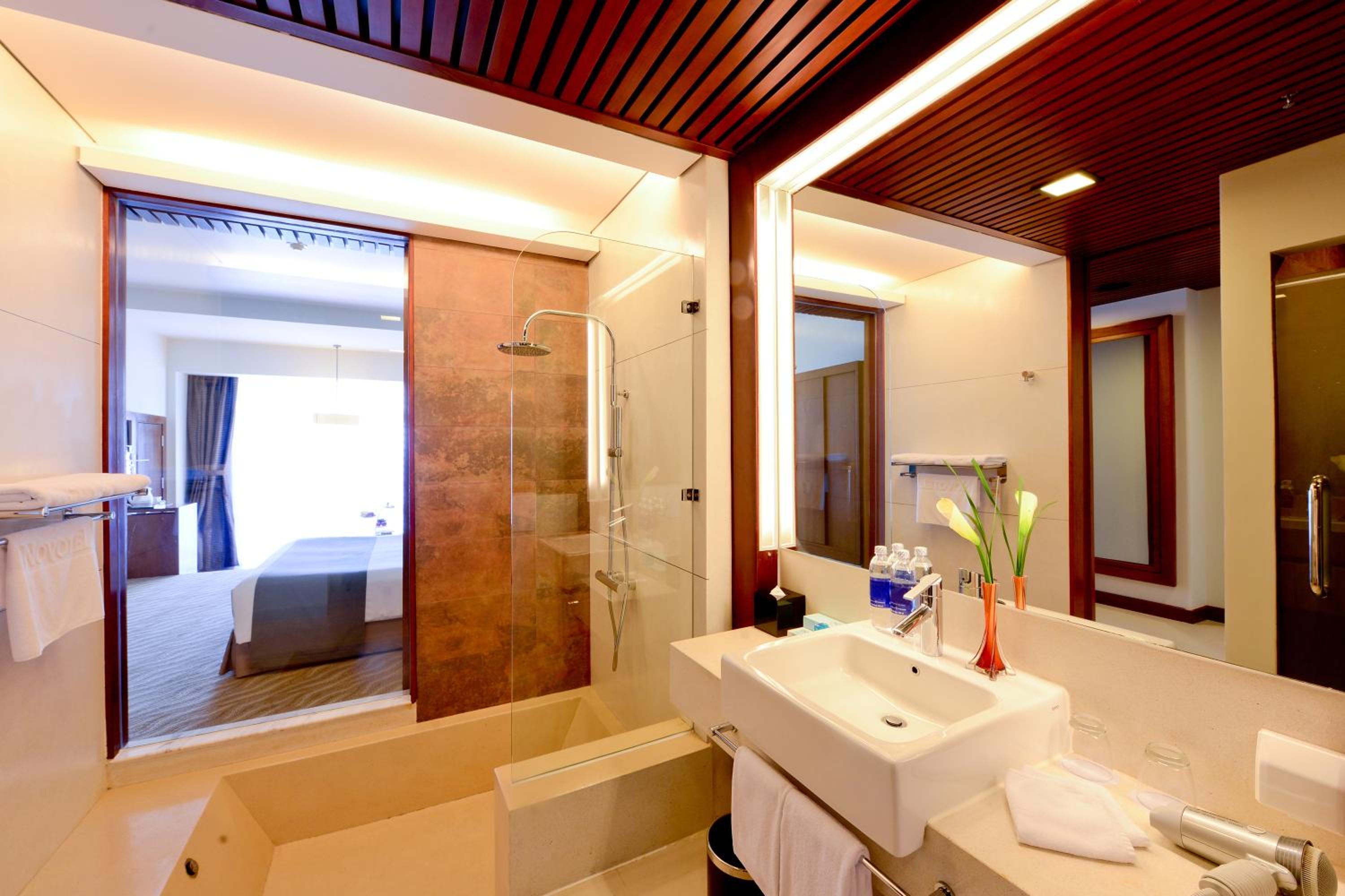 Deluxe King Room - Photo 6
