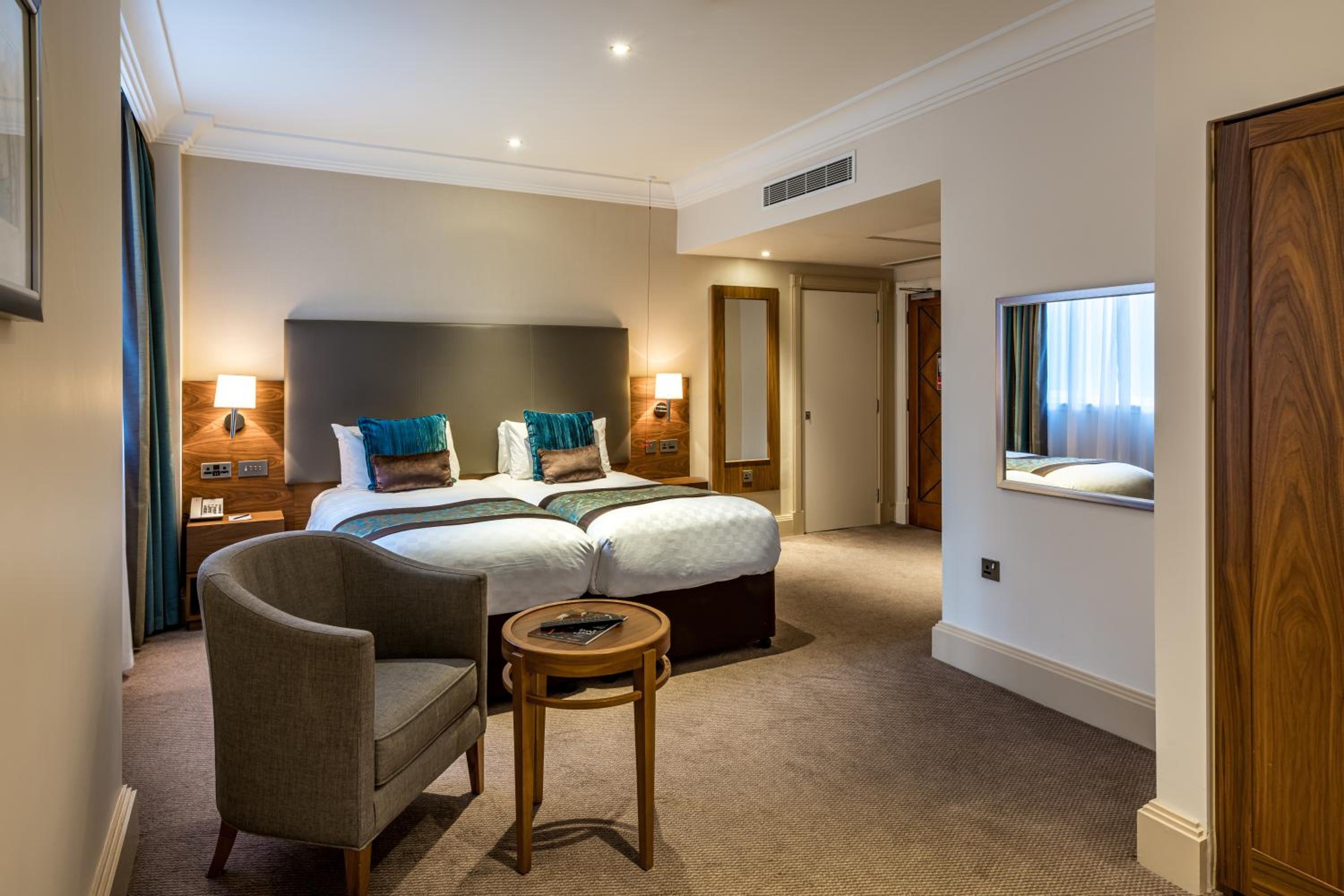 Deluxe Twin Room photo 2