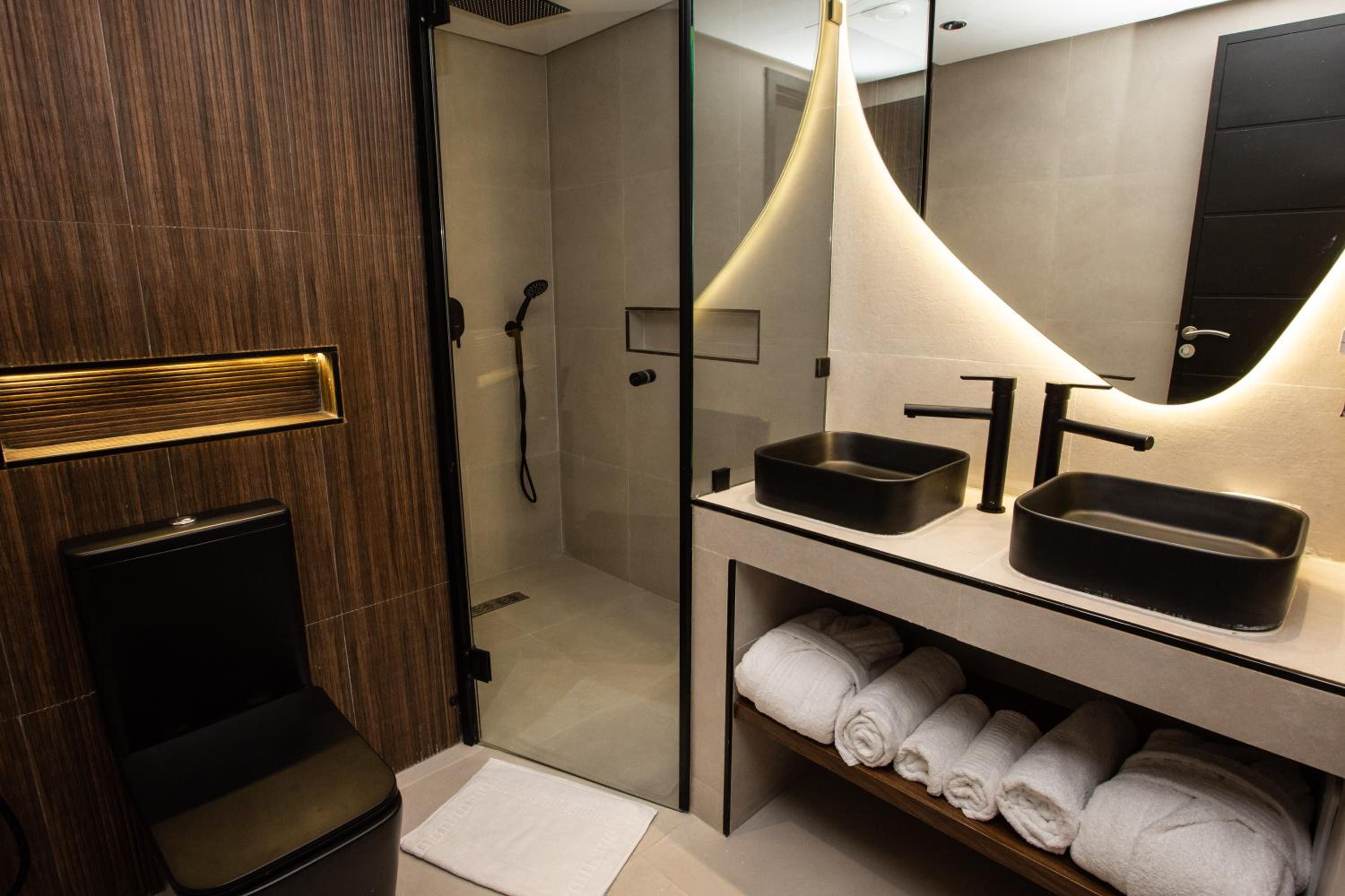 Deluxe Suite - Photo 2