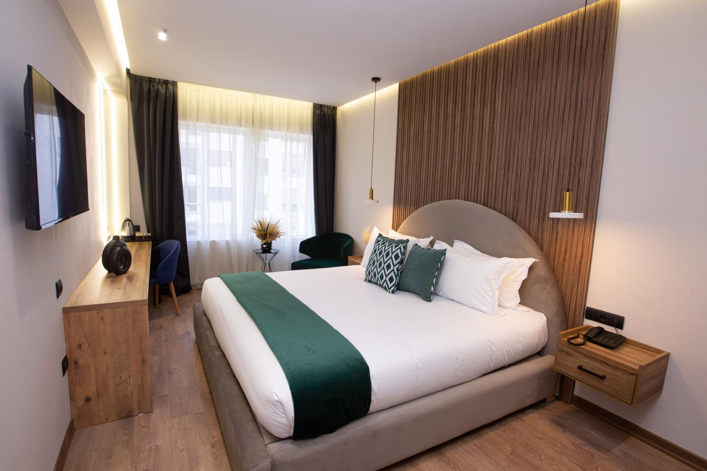 Superior King Room - Photo 10