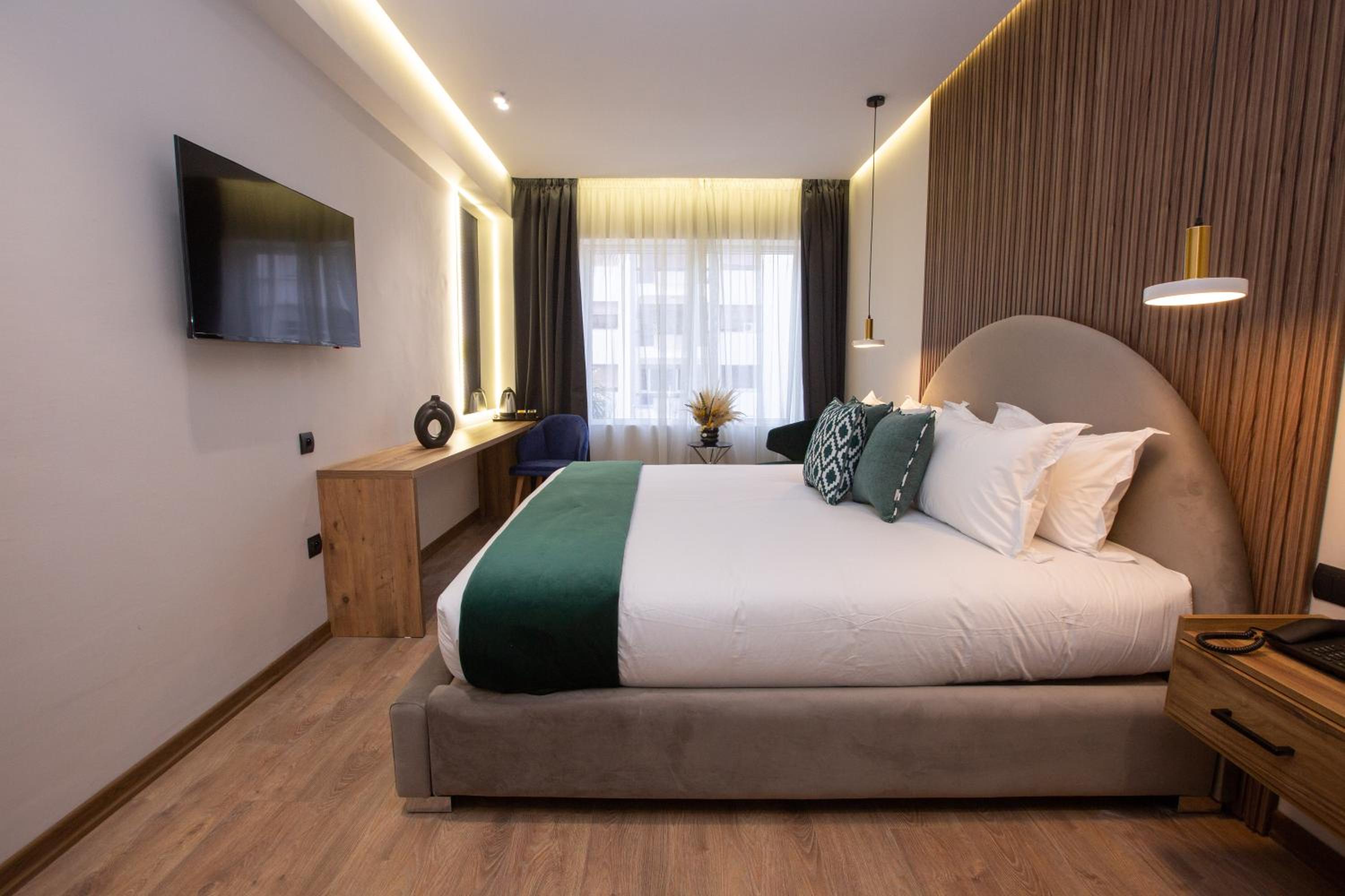 Superior King Room - Photo 7