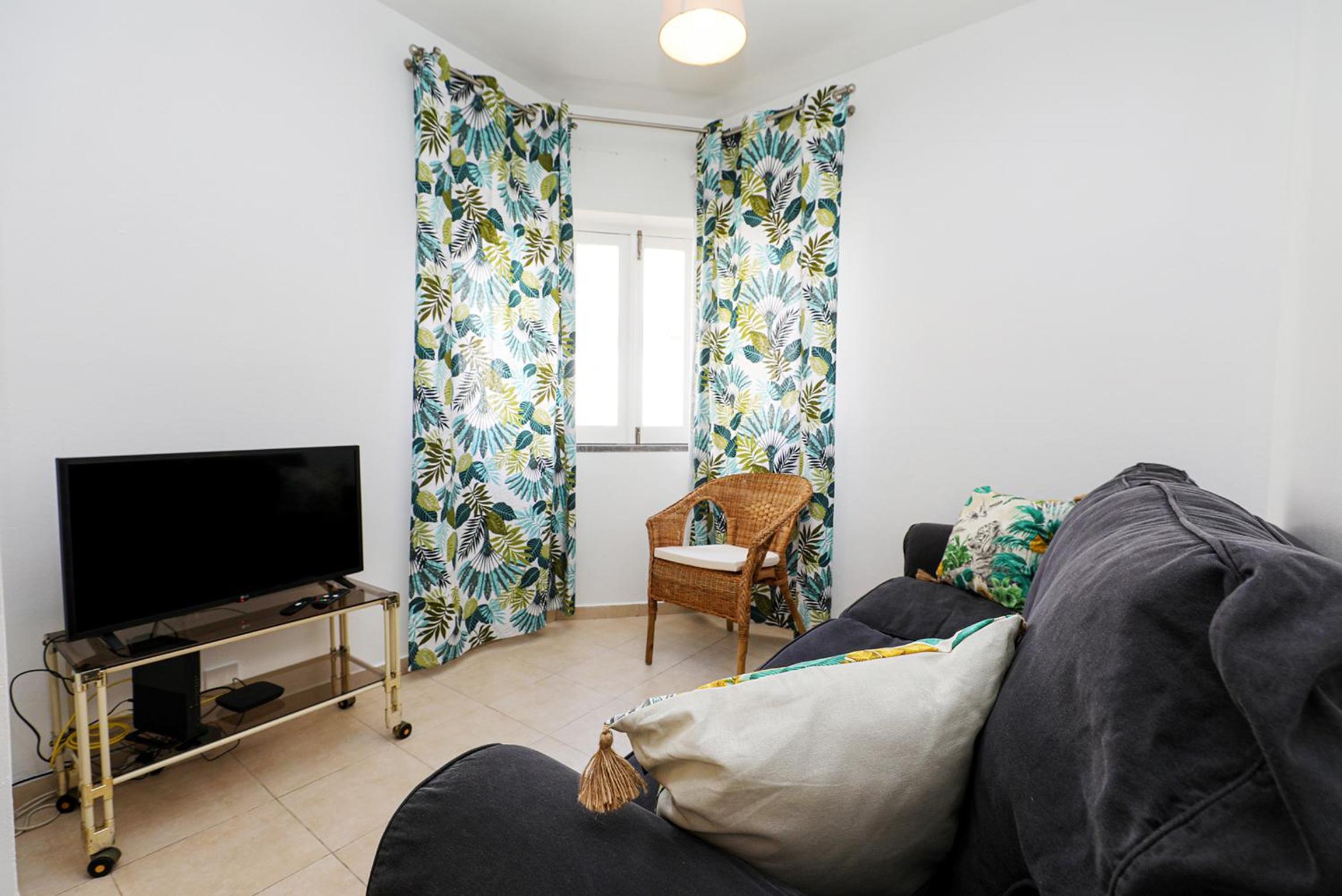 Three-Bedroom Apartment - Photo 5