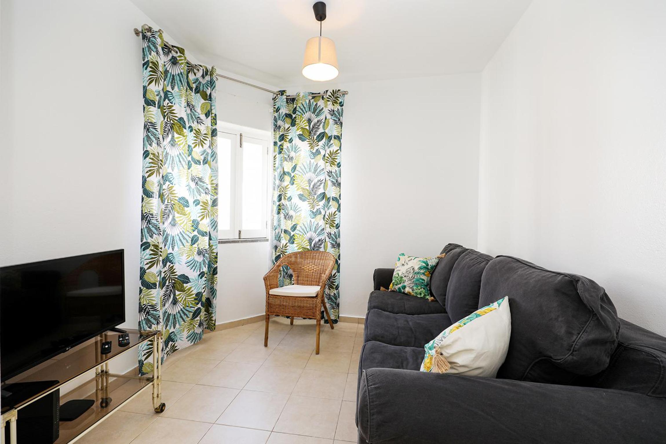 Three-Bedroom Apartment - Photo 9