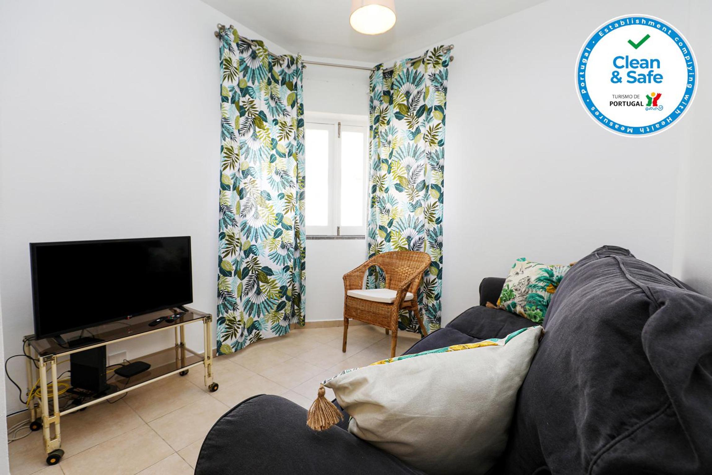 Three-Bedroom Apartment - Photo 20