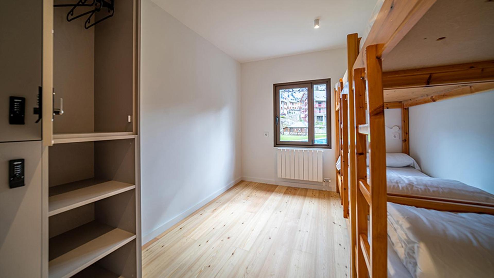 Cama en Dormitorio Compartido de 5 Camas