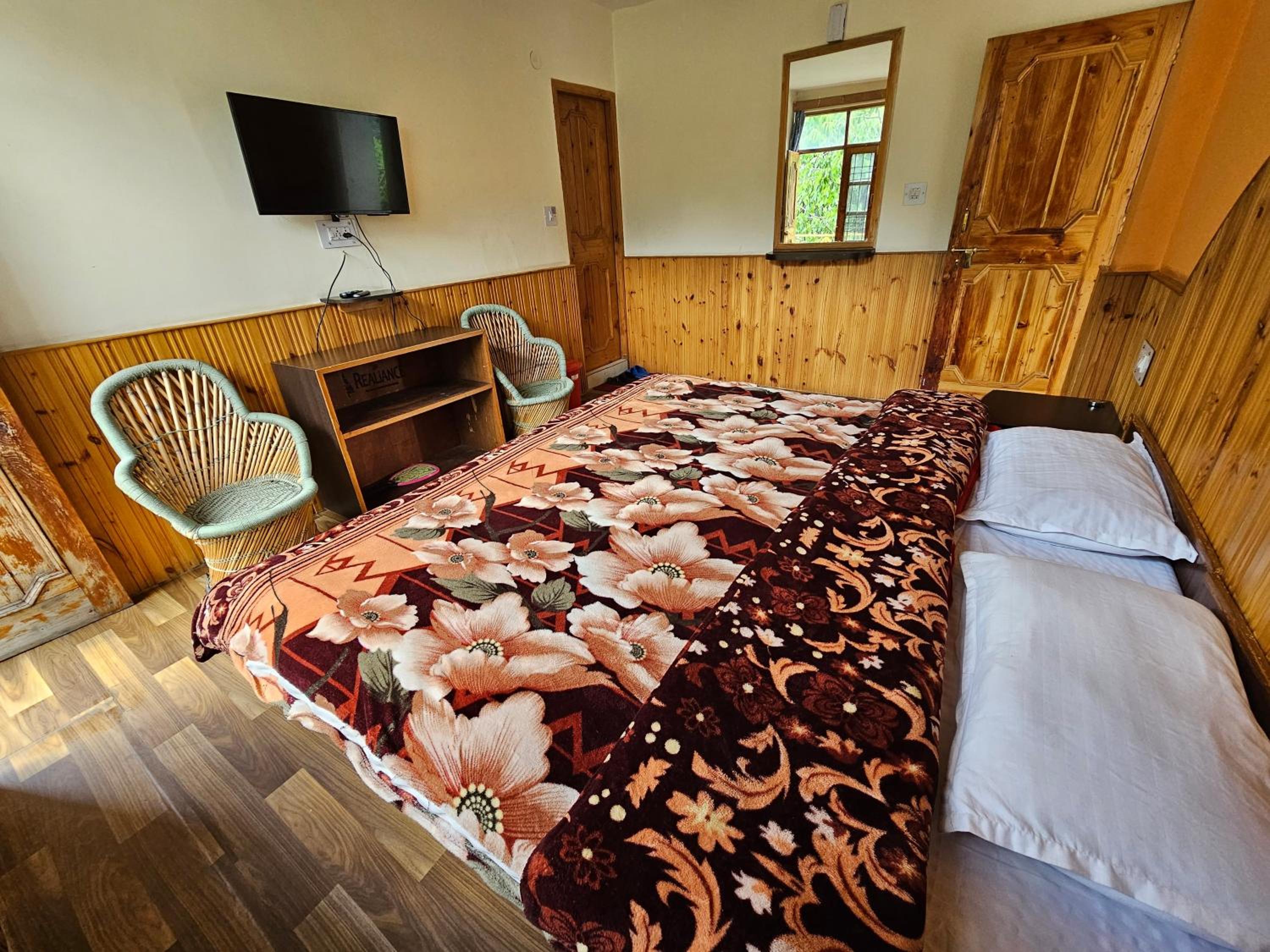 Deluxe Double Room with Balcony - Photo 1