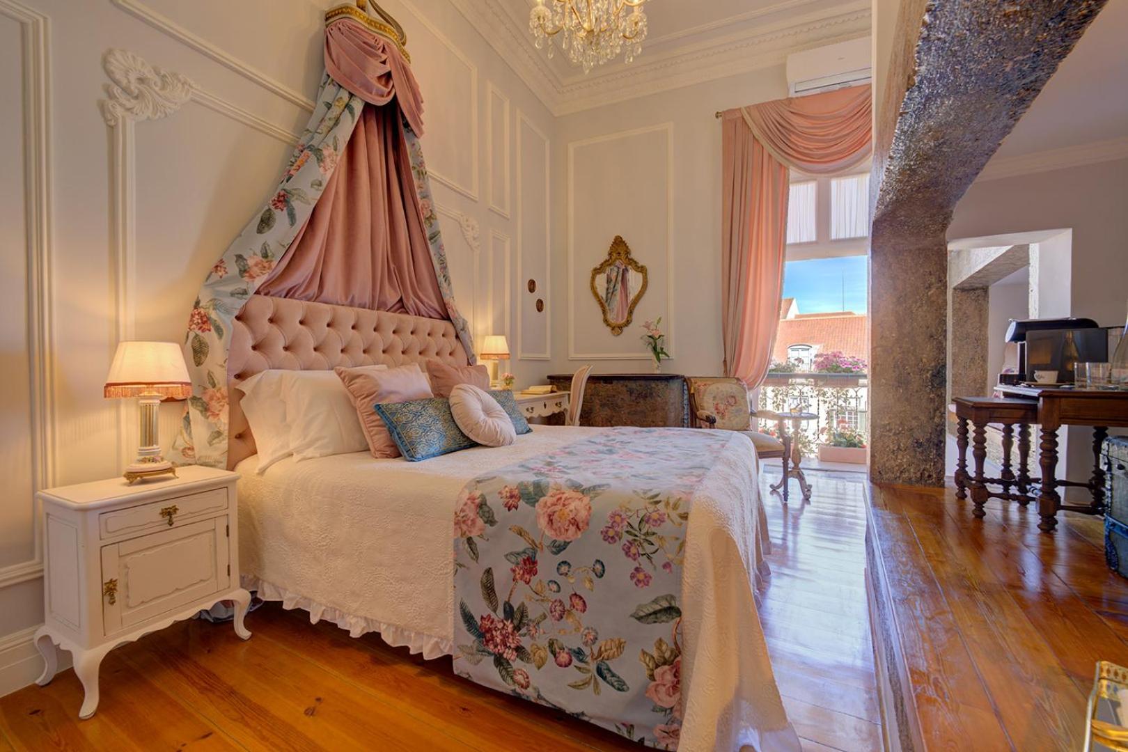 Superior Double Room with Balcony and City and River View