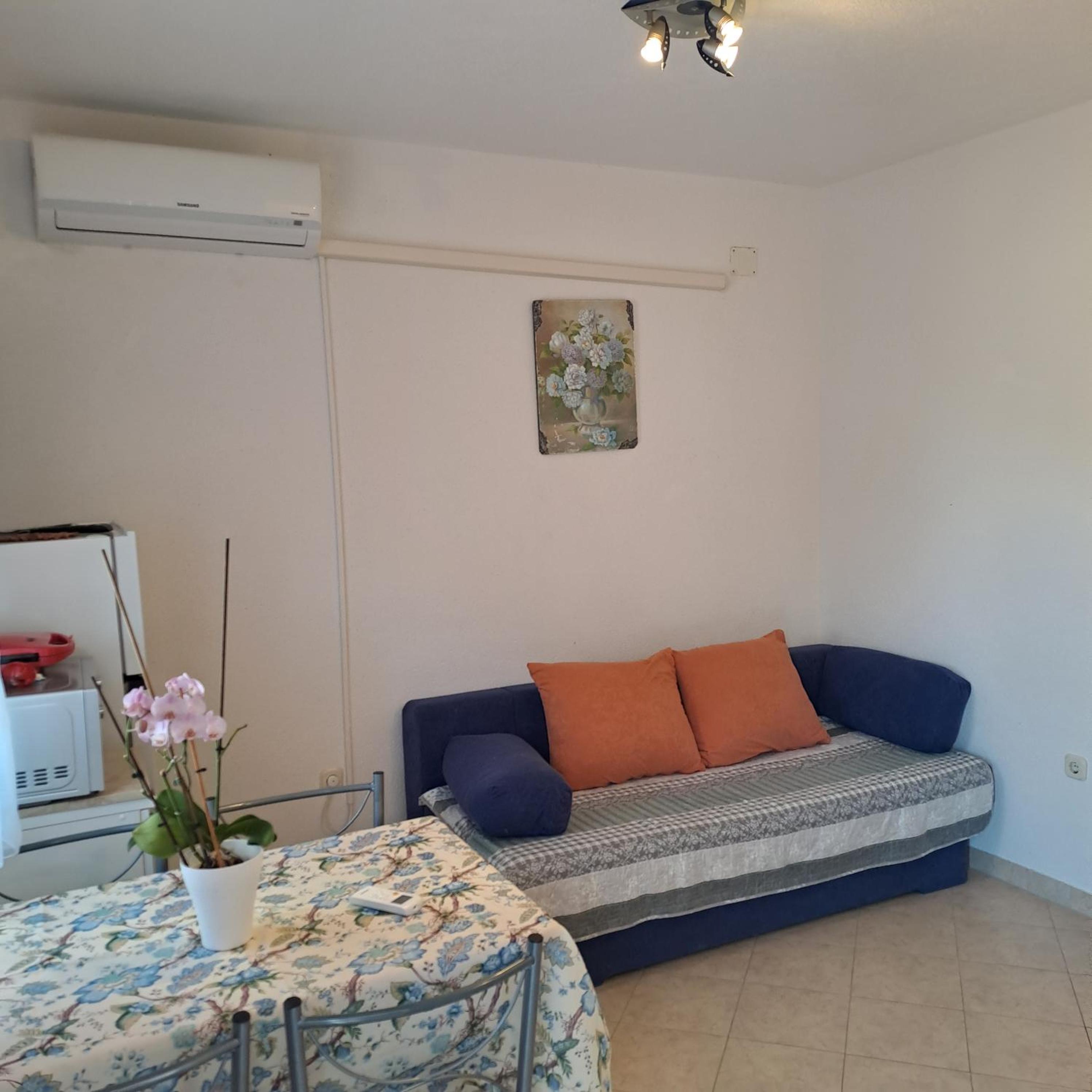 Apartment with Terrace - Photo 21