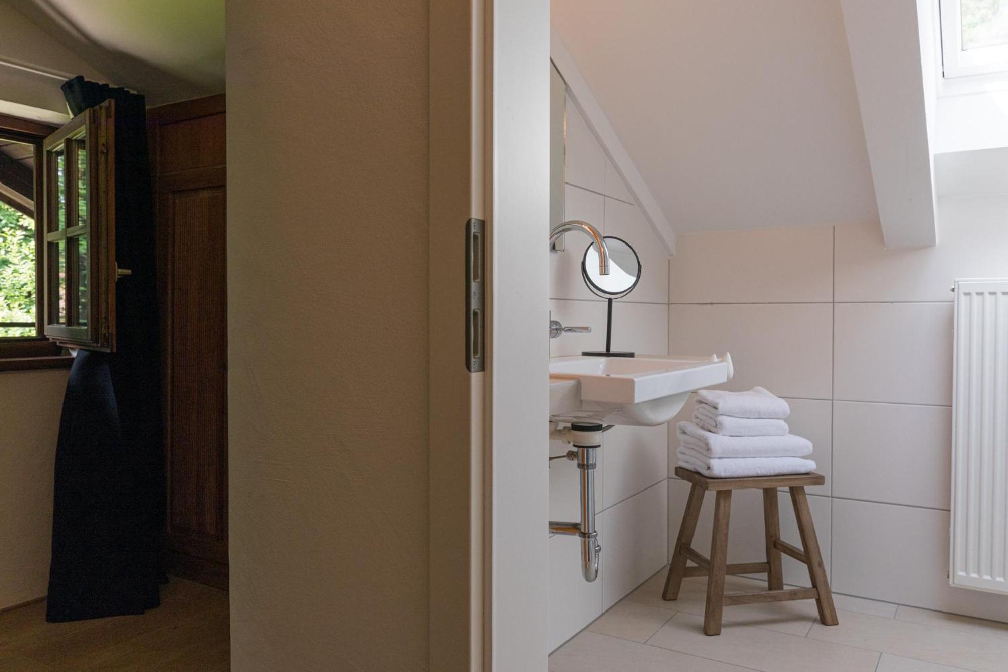 Budget Double Room photo 3