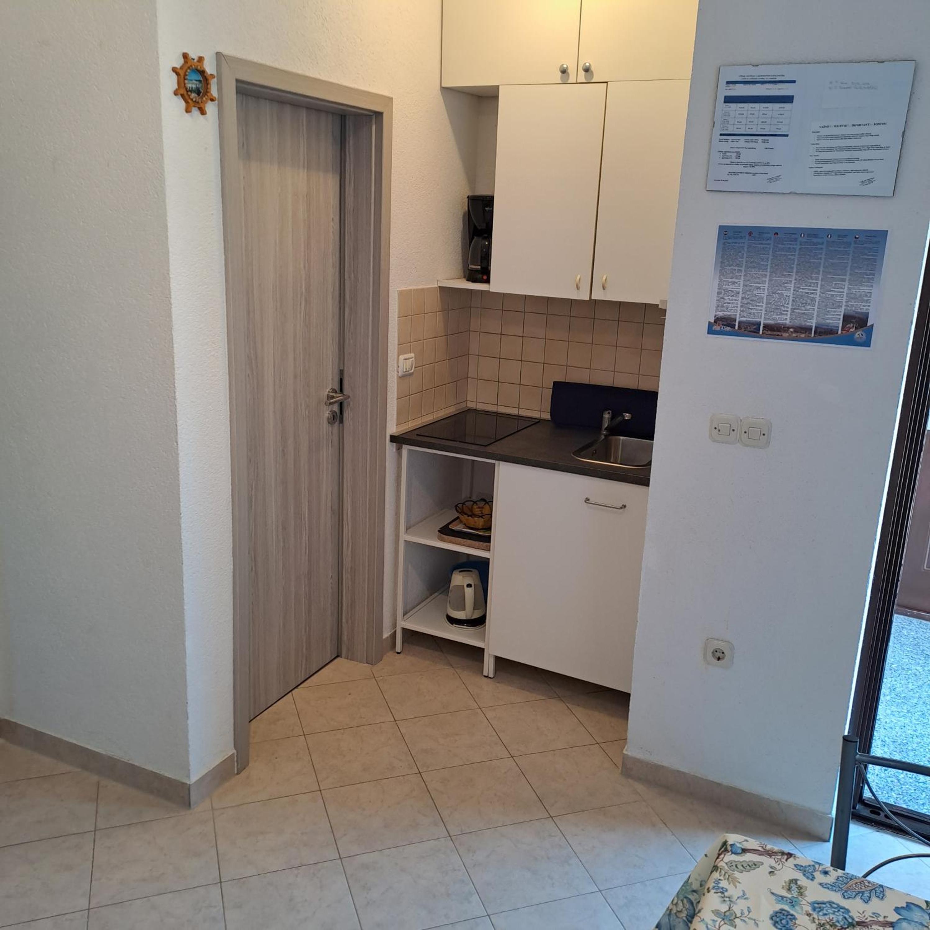 Apartment with Terrace - Photo 11