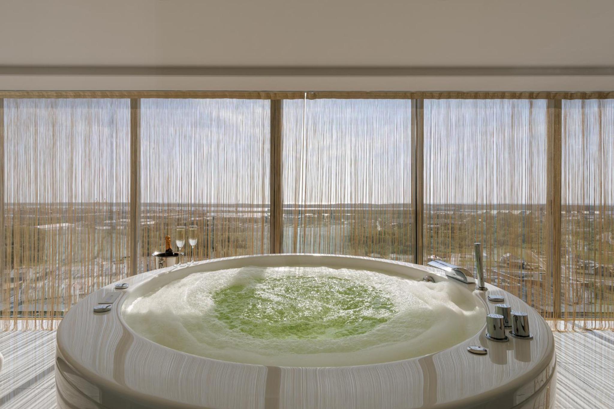 One-Bedroom Apartment - Photo 19