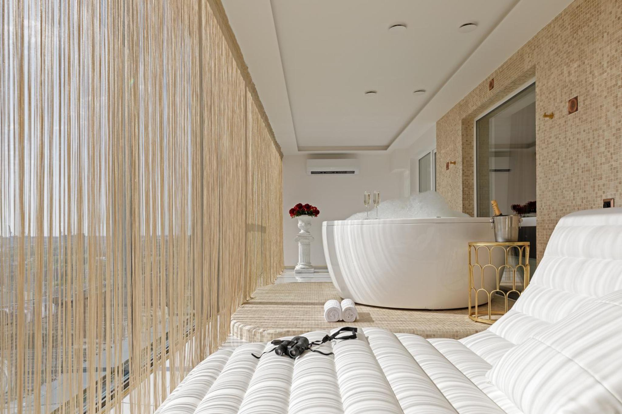 One-Bedroom Apartment - Photo 36