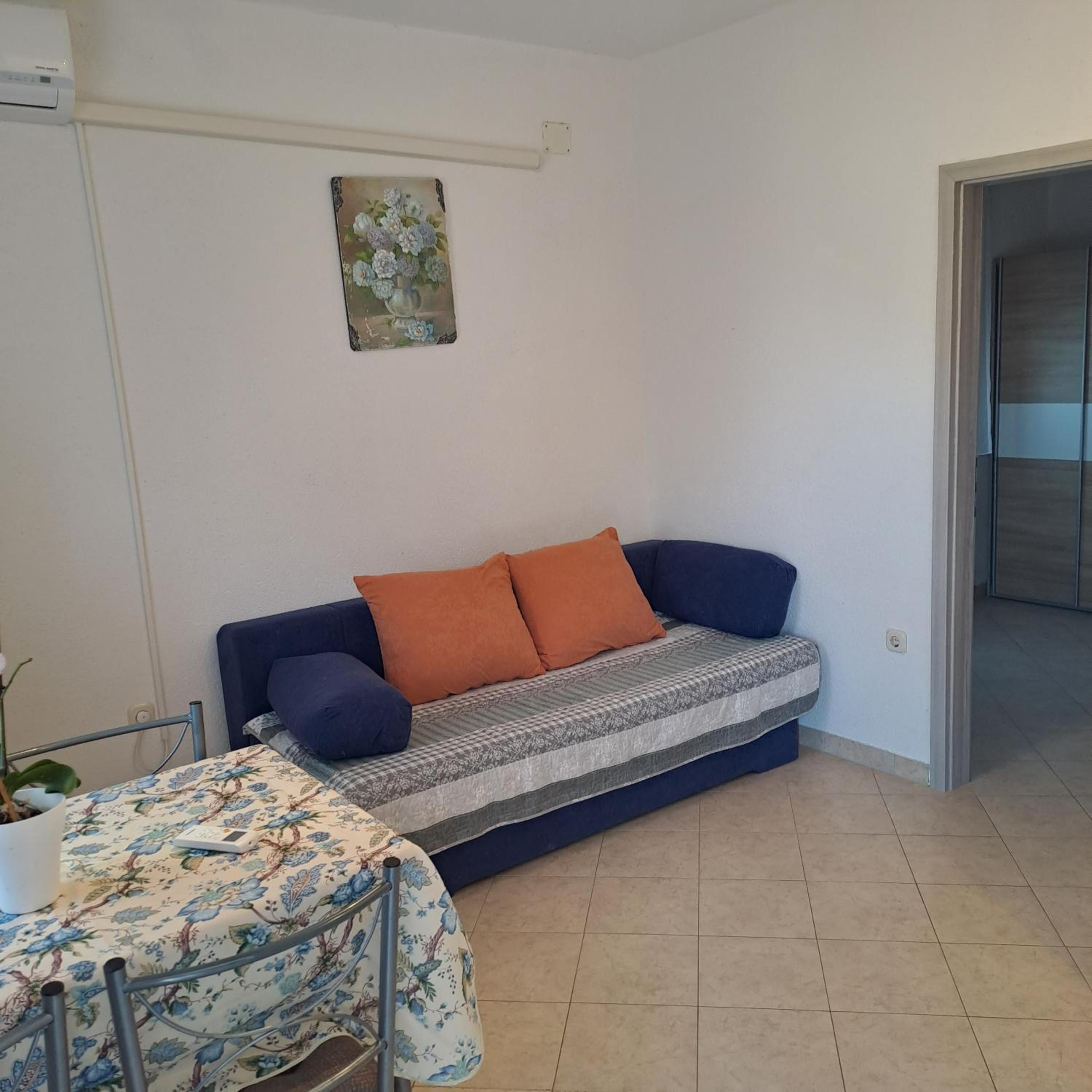 Apartment with Terrace - Photo 9