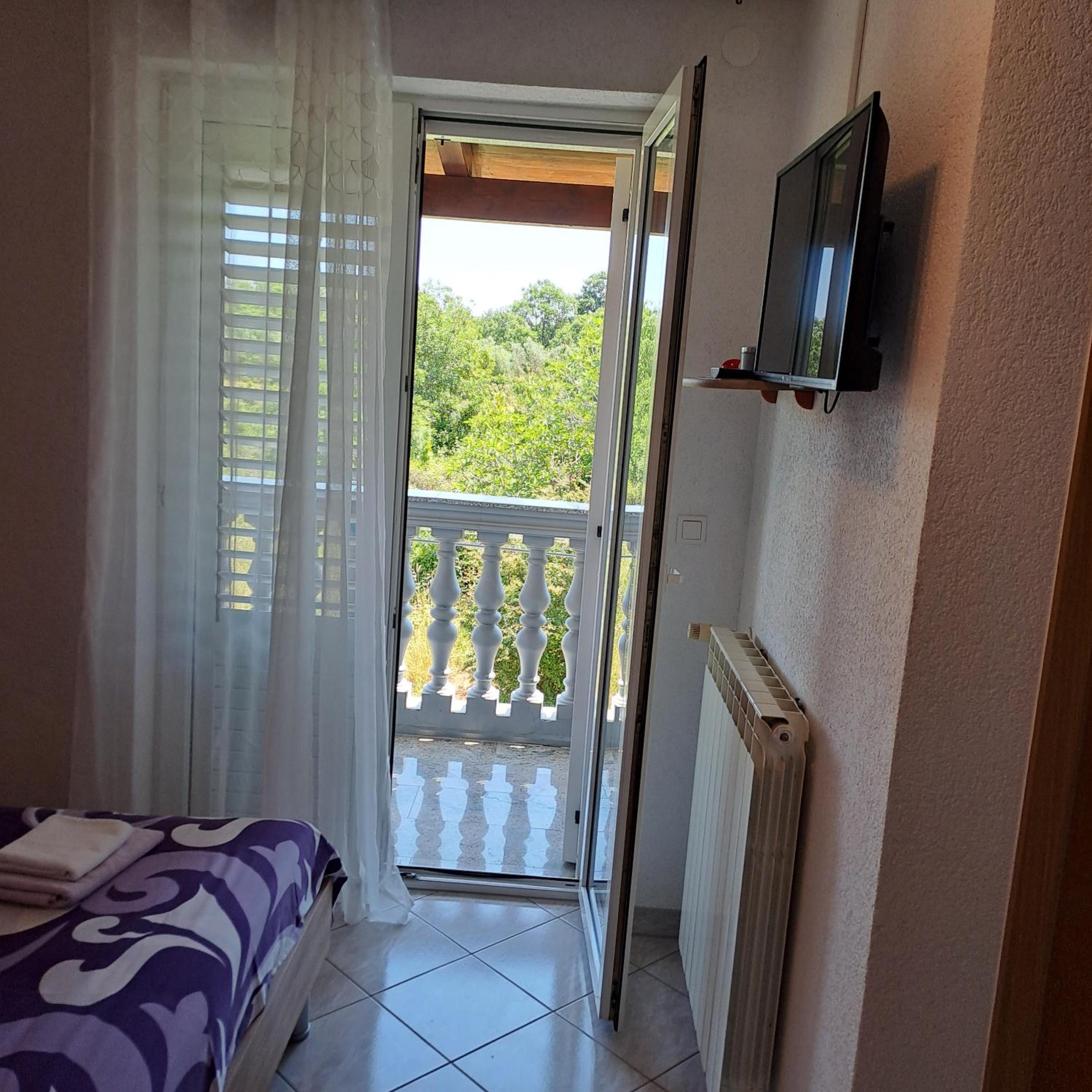 Studio with Balcony - Photo 30