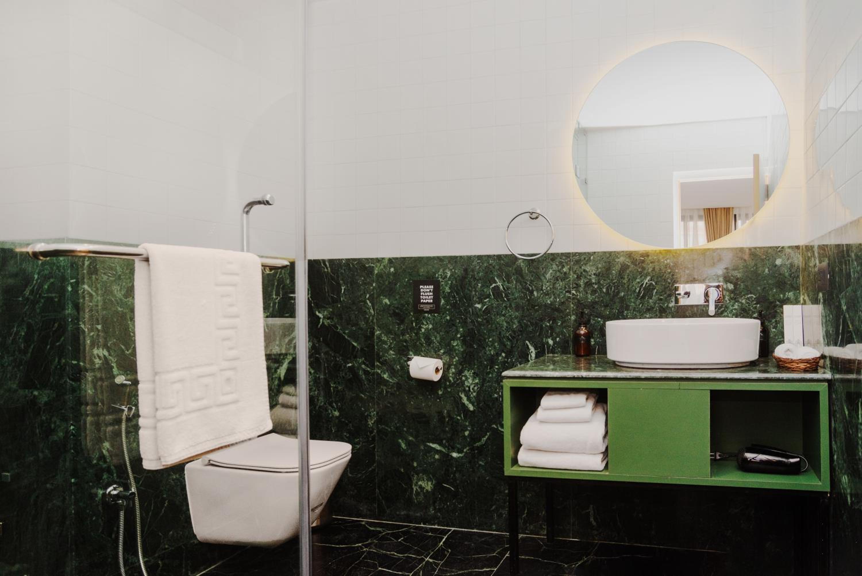 Suite - Photo 12