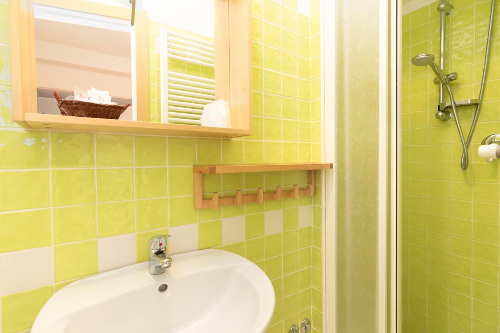 Standard Double Room - Photo 9